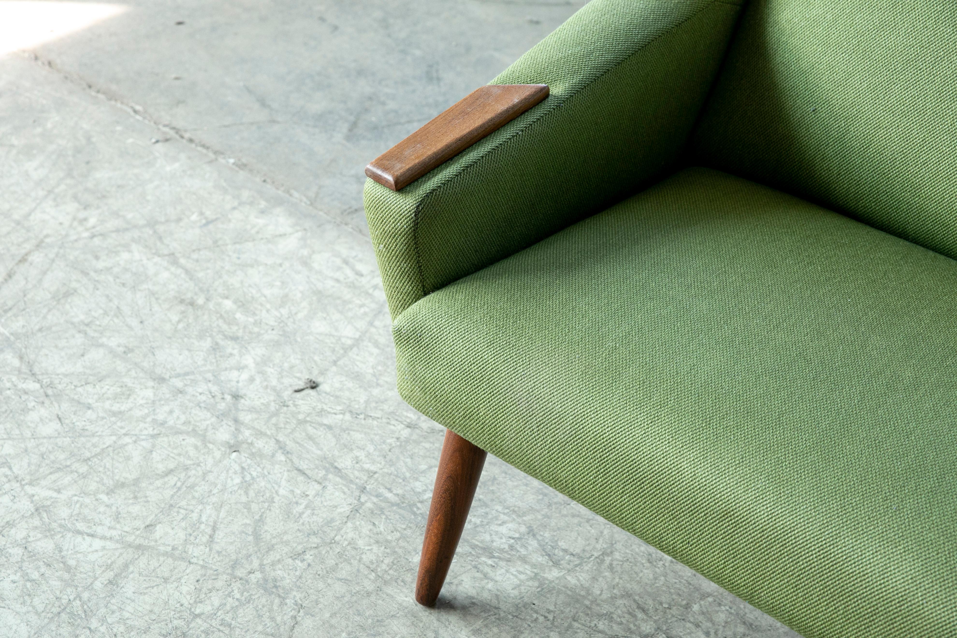 Dänisches modernes Mid-Century-Sofa aus Teakholz und Wolle, 1950er Jahre im Angebot 2