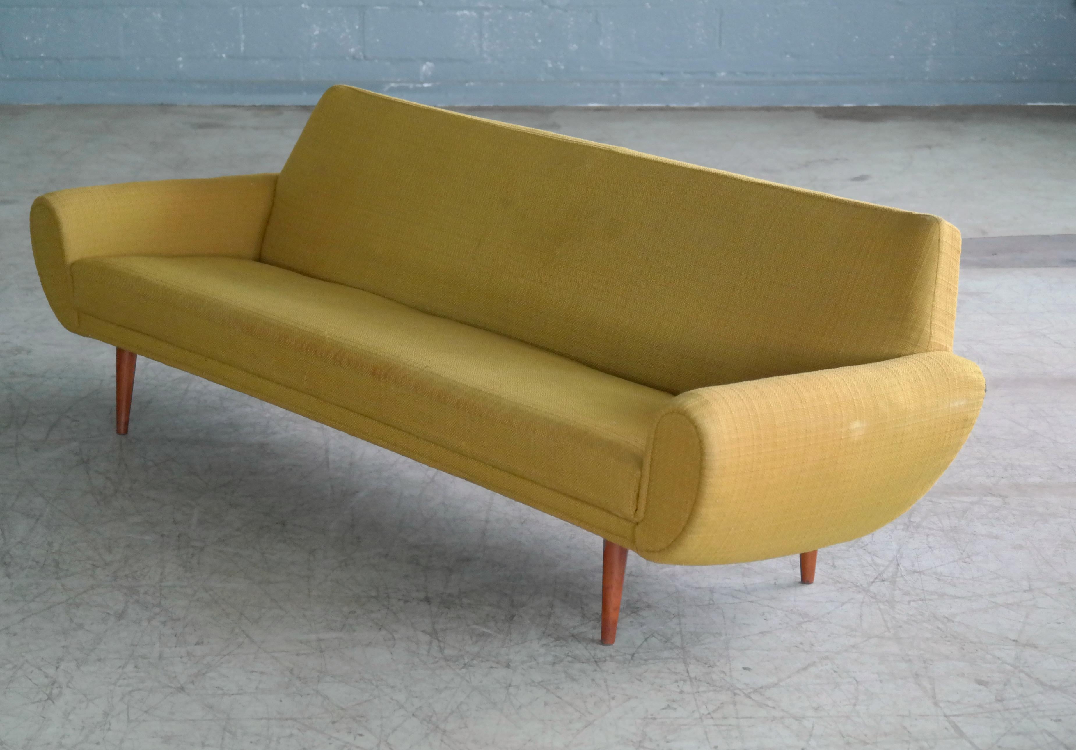 Dänisches modernes 3-Sitz-Sofa aus Teakholz und Wolle von Kurt Ostervig aus der Mitte des Jahrhunderts (Moderne der Mitte des Jahrhunderts) im Angebot