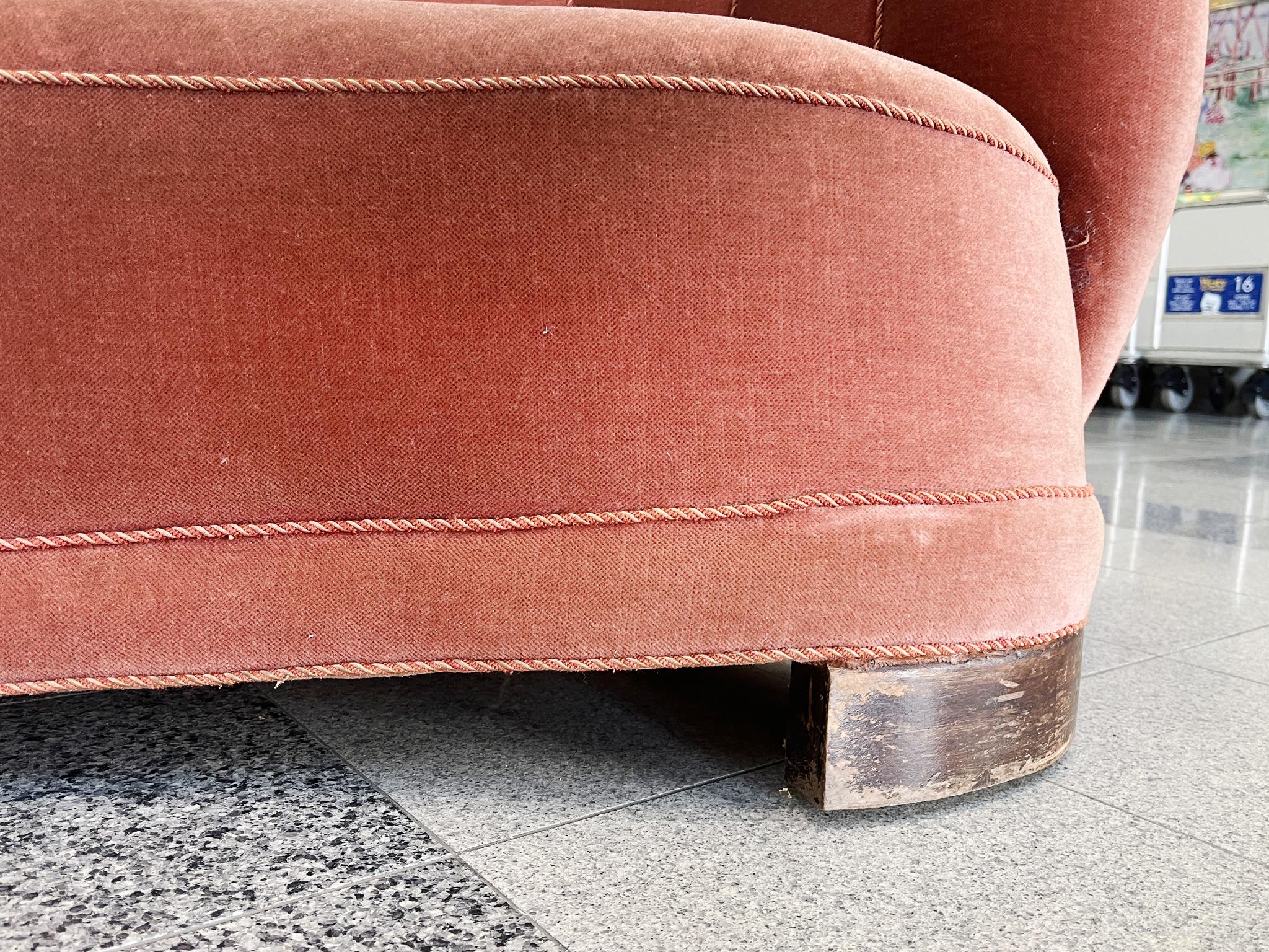 Midcentury Danish Modern Banana Sofa in the Style of Viggo Boesen For Sale 5