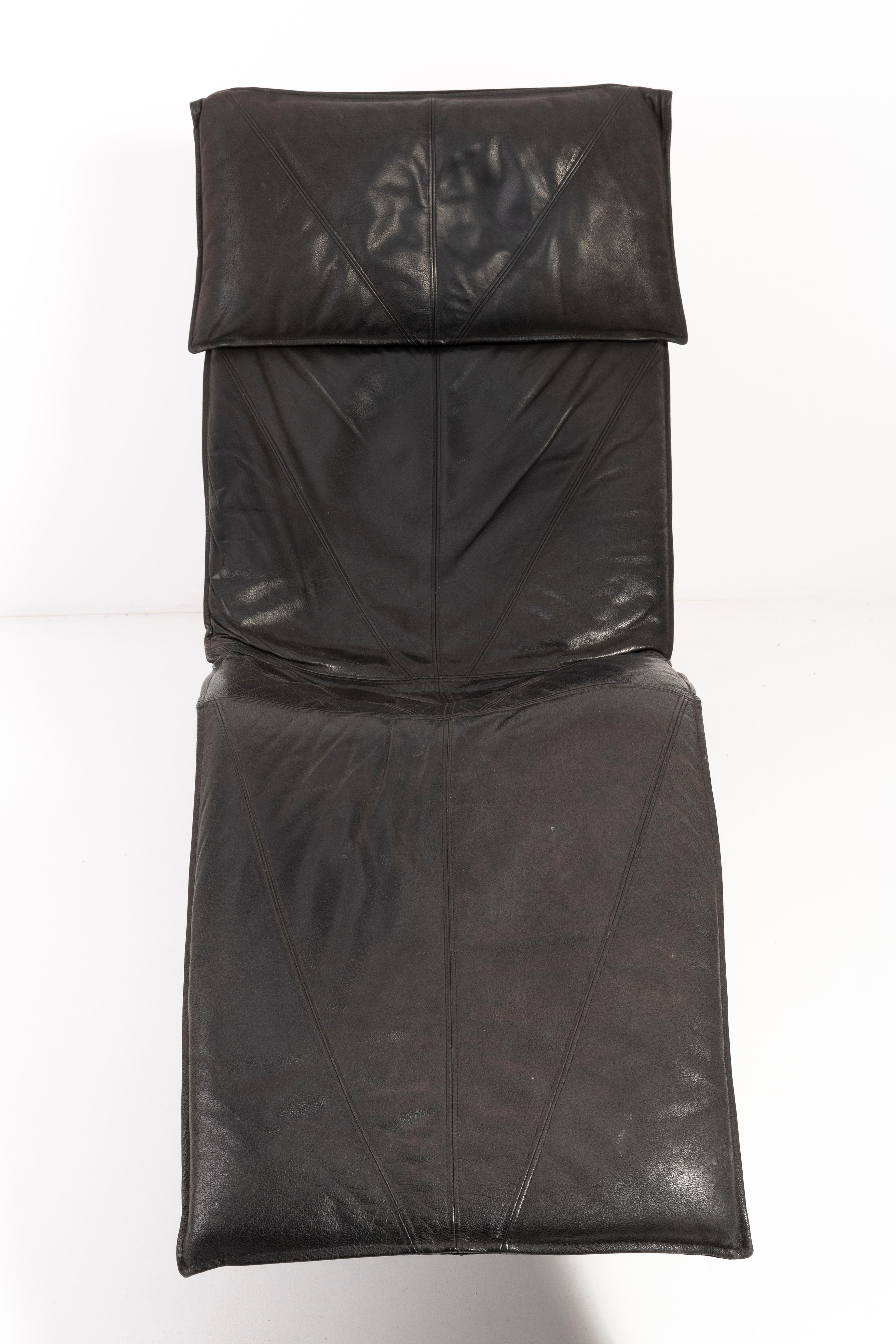 Midcentury Danish Modern Black Leather Chaise Lounge Chair by Tord Björklund 5