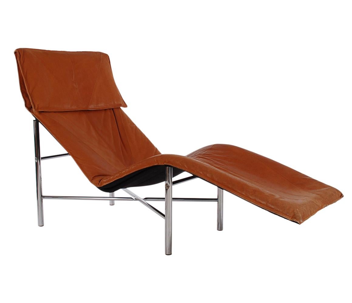 Swedish Midcentury Danish Modern Brown Leather Chaise Lounge Chair by Tord Björklund For Sale