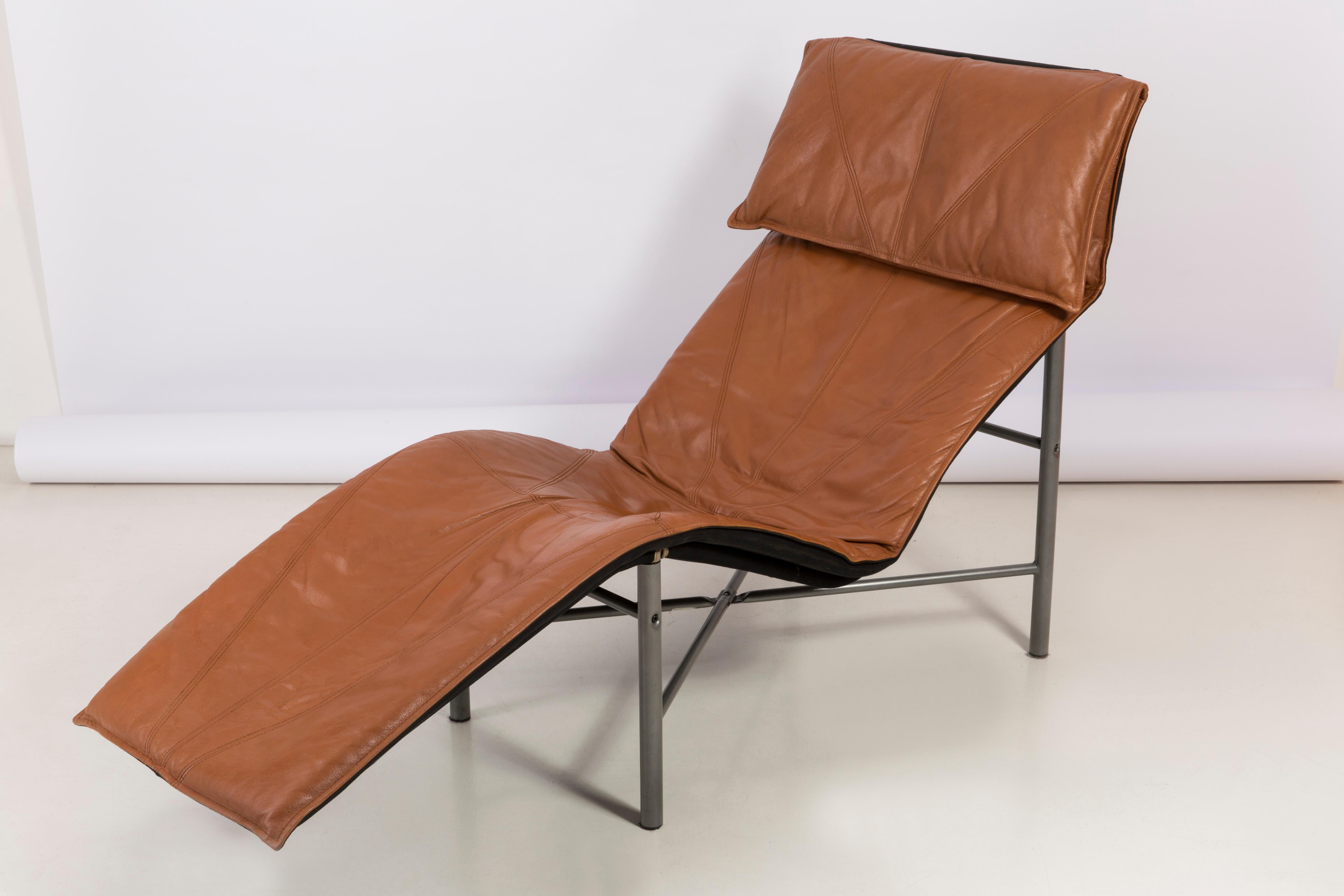20th Century Midcentury Danish Modern Brown Leather Chaise Lounge Chair by Tord Björklund For Sale