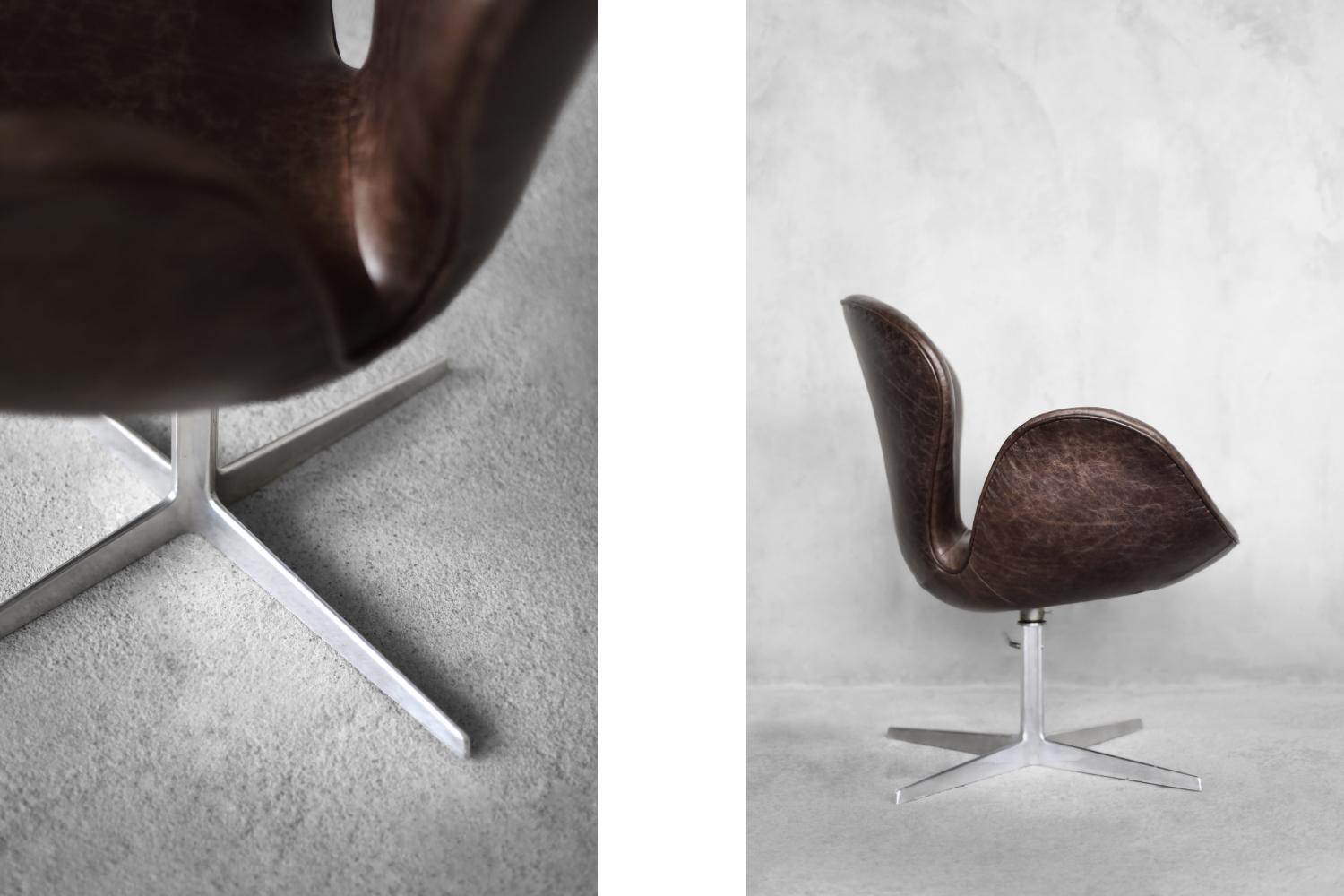 Silla moderna danesa de mediados de siglo en piel marrón con forma de cisne de A.Jacobsen para Fritz Hansen en venta 5