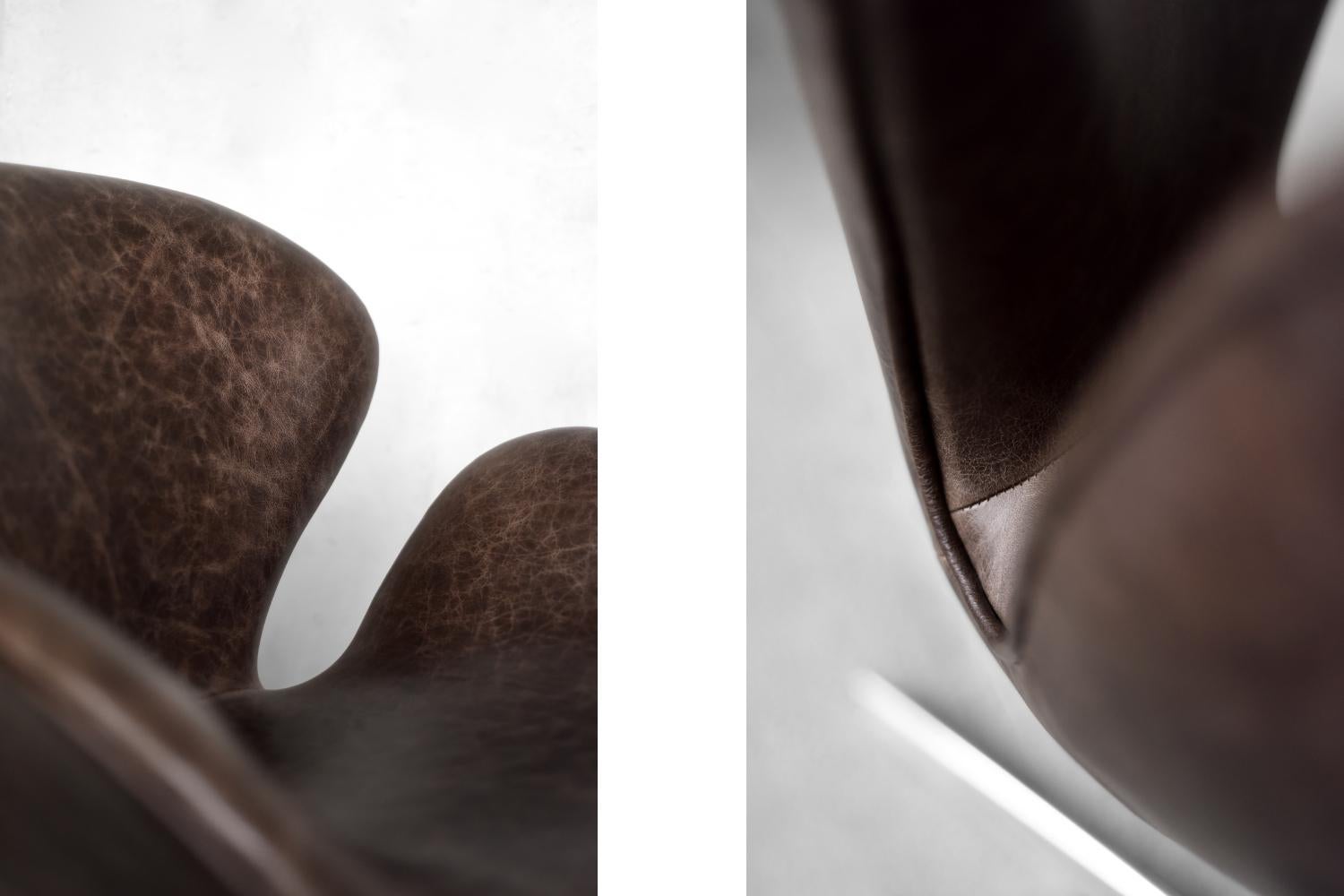 Silla moderna danesa de mediados de siglo en piel marrón con forma de cisne de A.Jacobsen para Fritz Hansen en venta 6