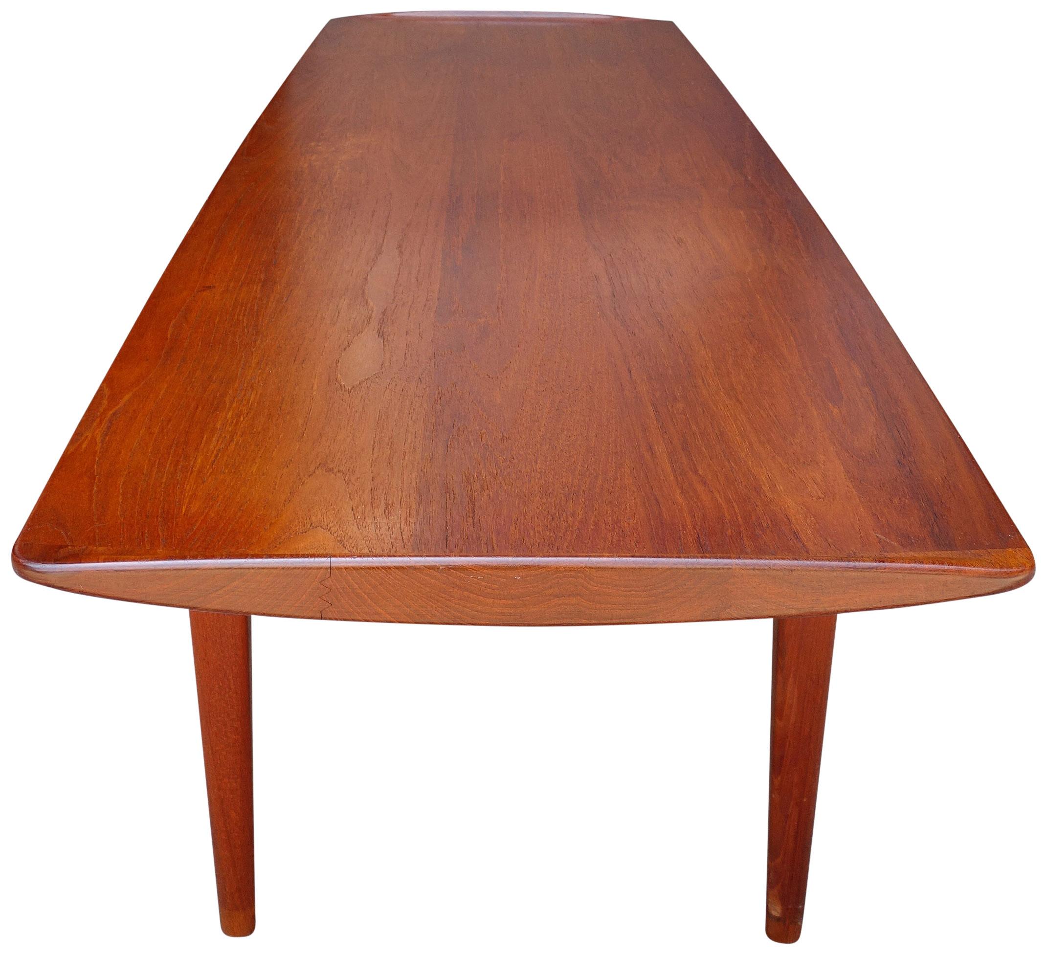 Midcentury Danish Modern Coffee Table by Kindt-Larsen for France and Daverkosen For Sale 3