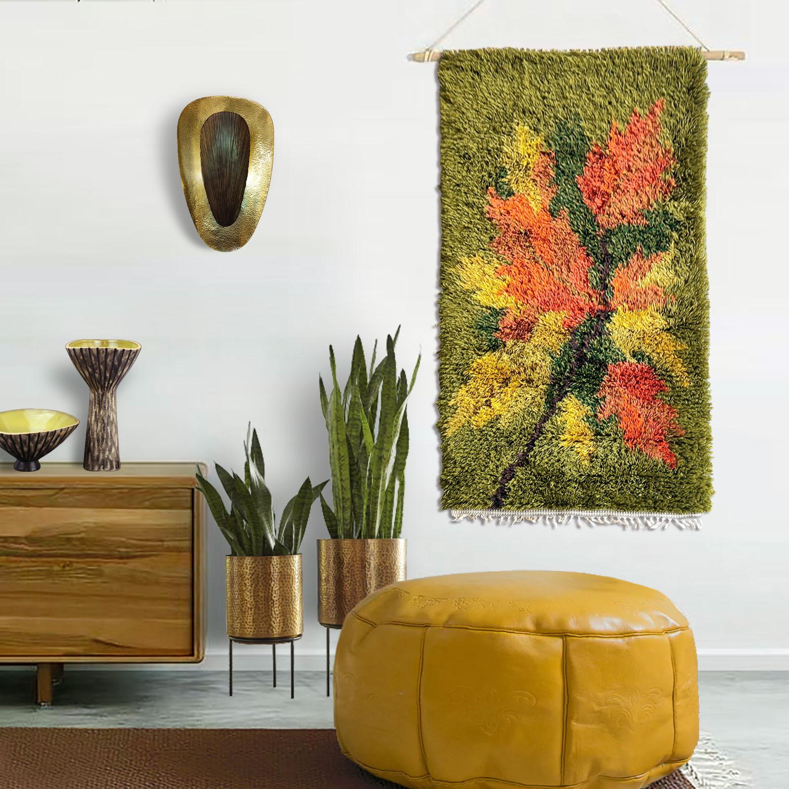 Midcentury Danish Modern Ege Rya Wool Shag Rug 'Autumn Leaf' 2,5' x 4,9' by Ilva Kling.
Vintage Danish modern Rya rug made of 100% wool. This piece is entitled 'Autumn Leaf' and was used as a wall hanging by its previous owner. It has the wood rod