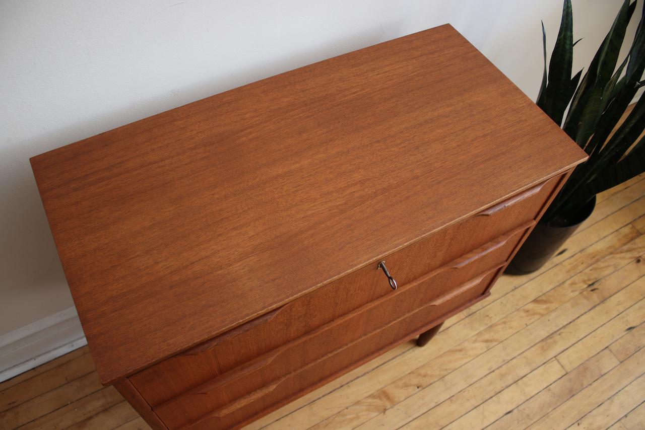 Midcentury Danish Modern Ejsing Chest of Drawers 3