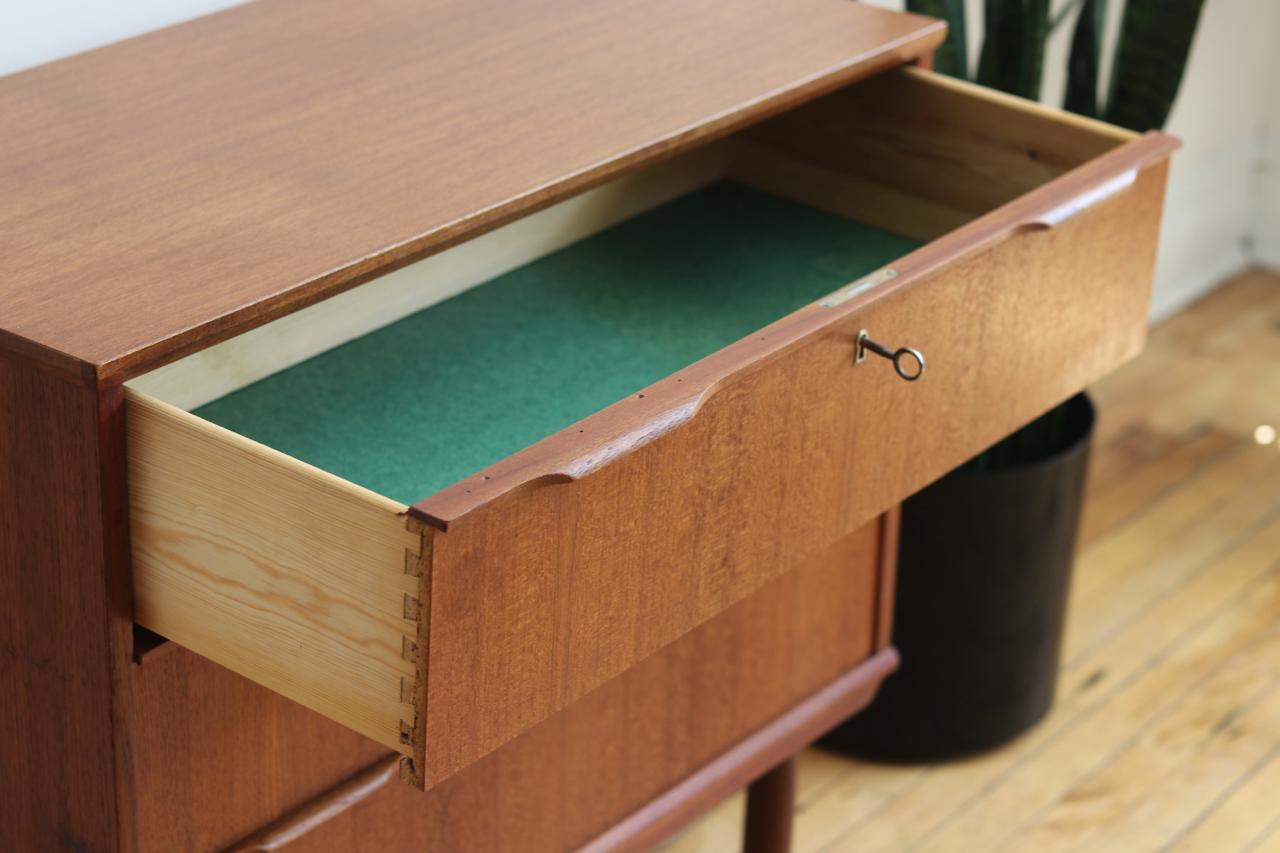 Scandinavian Modern Midcentury Danish Modern Ejsing Chest of Drawers