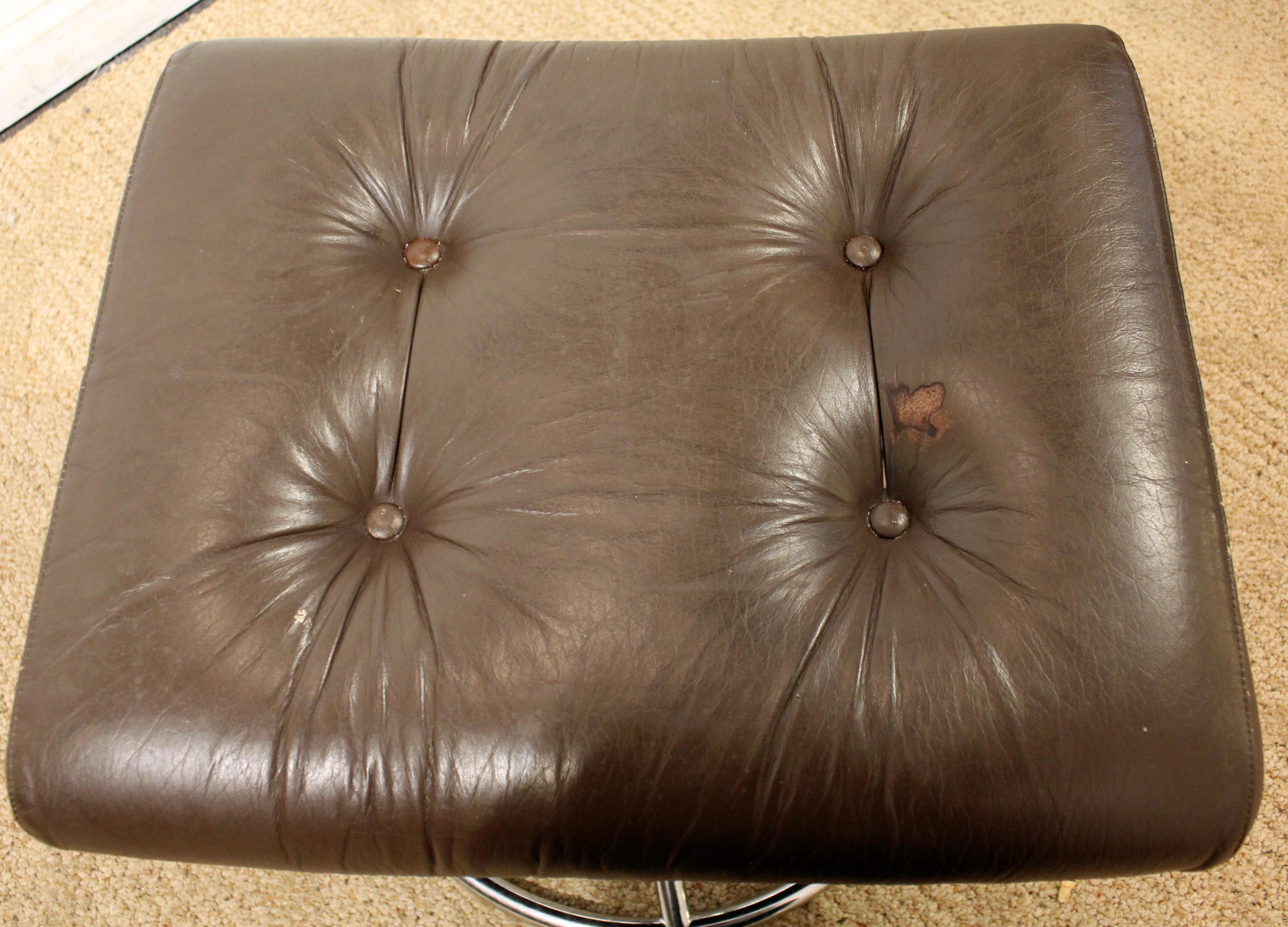 Midcentury Danish Modern Ekornes Stressless Chrome Leather Swivel Ottoman In Good Condition In Wilmington, DE