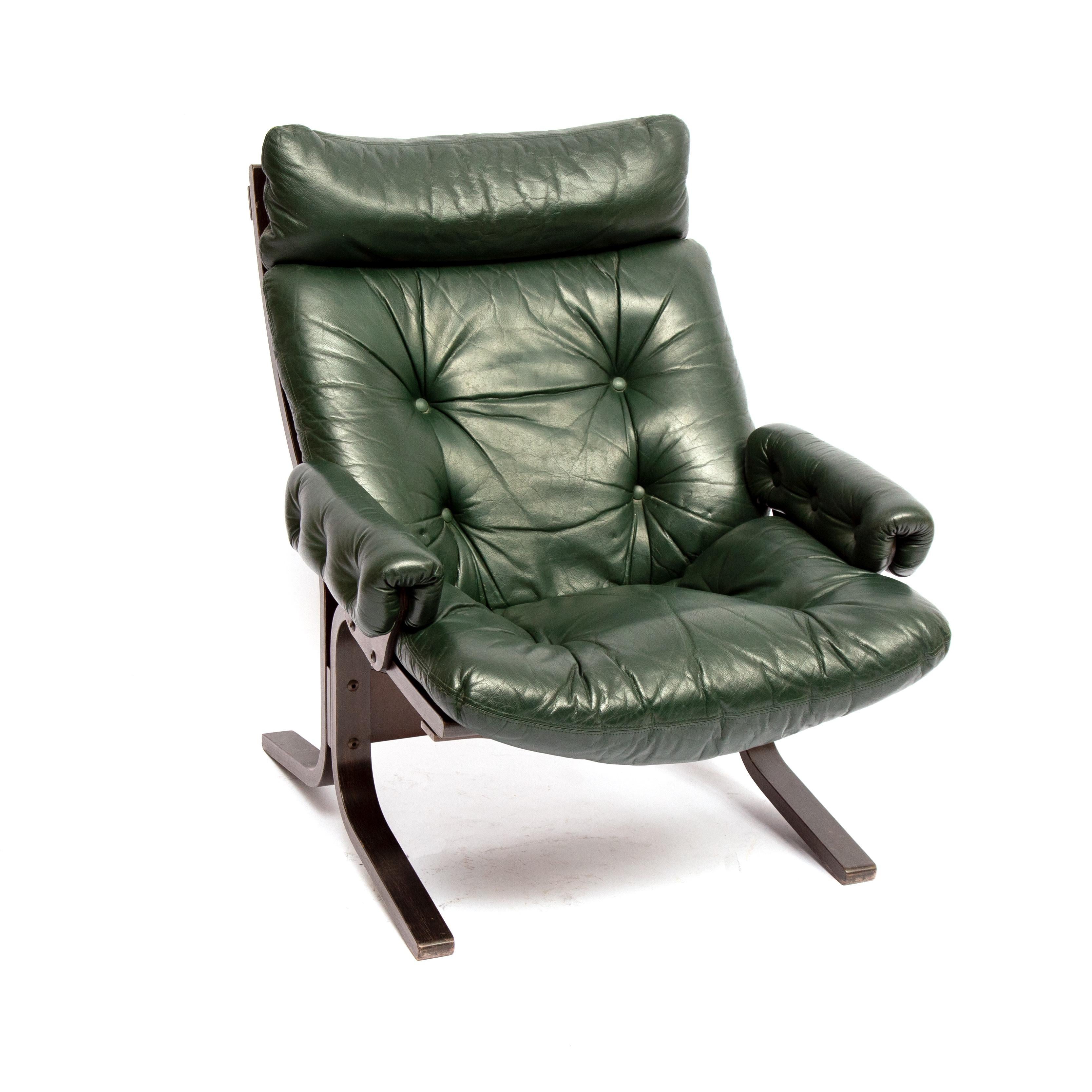 Ingmar Relling style easy green leather lounge chair. Upholstery: original, dark green leather. Good condition. Given the age normal use traces/ wear, 1970s.