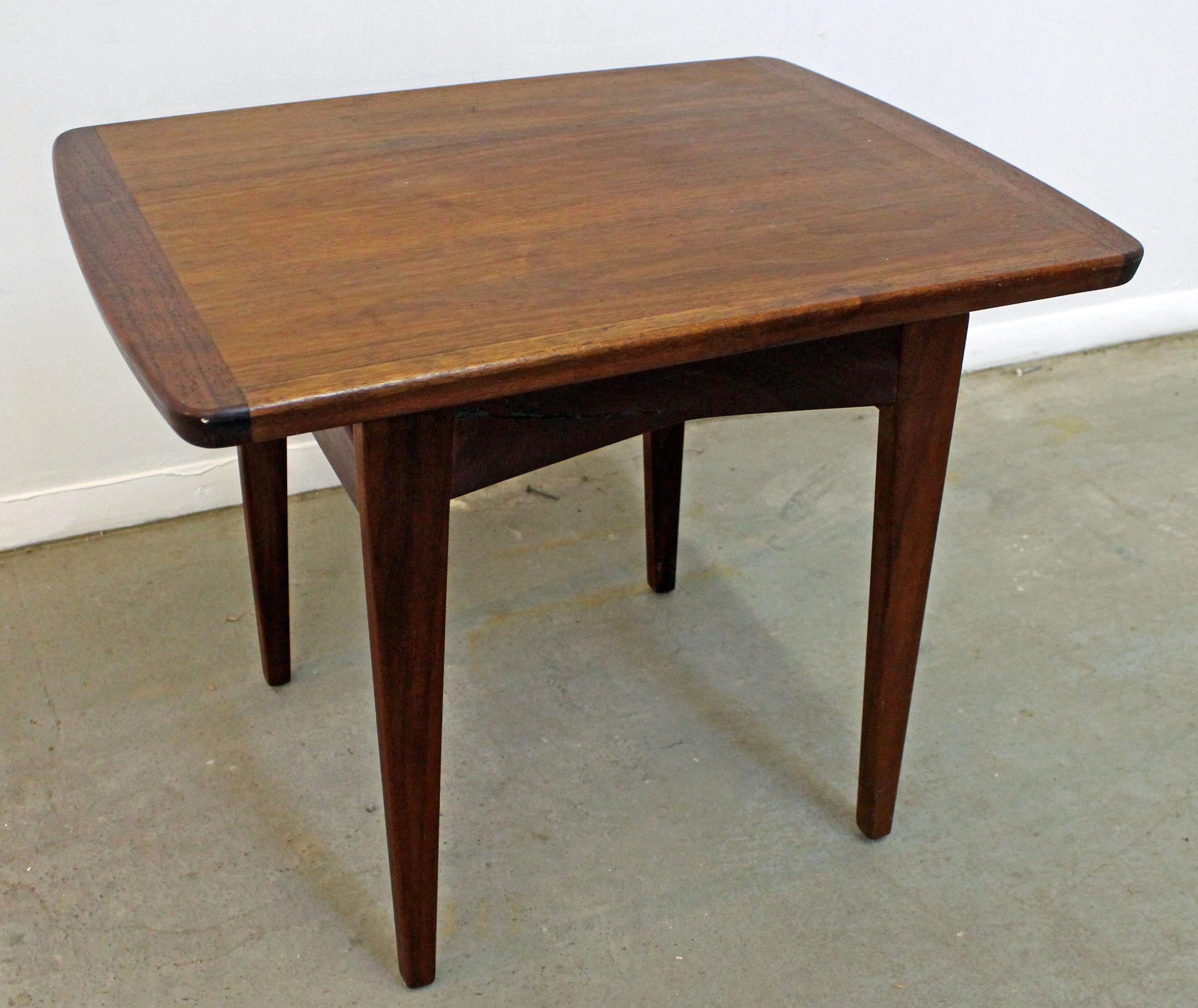 What a find! Offered is a Danish modern end table by Jens Risom. It is in good condition, shows some age wear. It is signed by Jens Risom.

Dimensions:
27