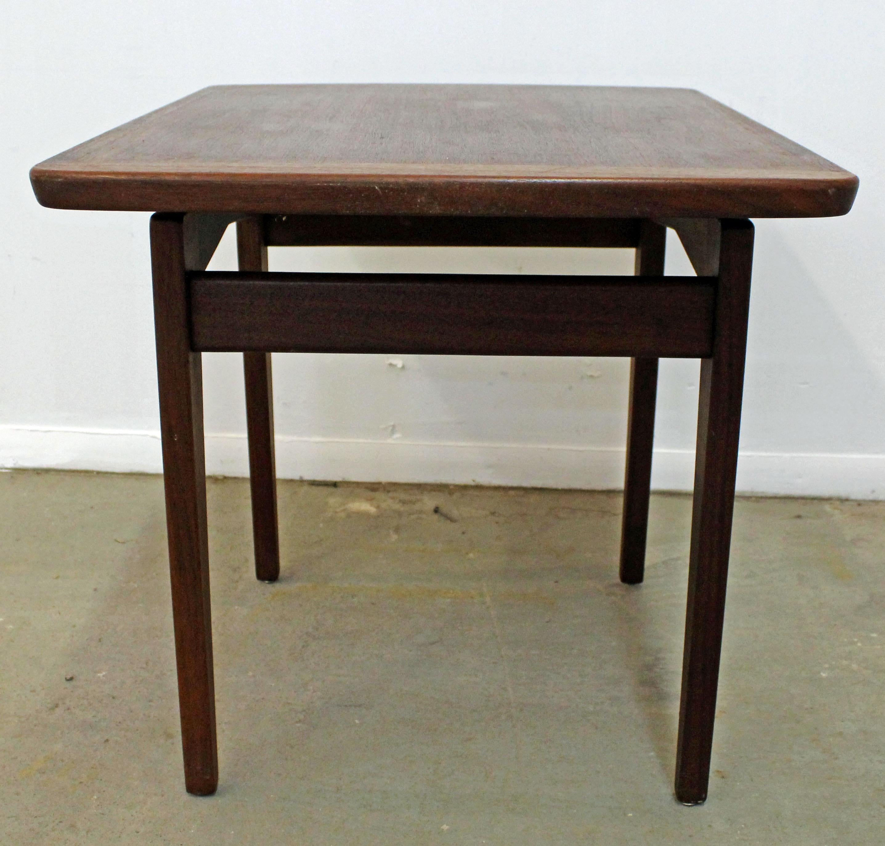 Midcentury Danish Modern Jens Risom  End Table In Excellent Condition In Wilmington, DE