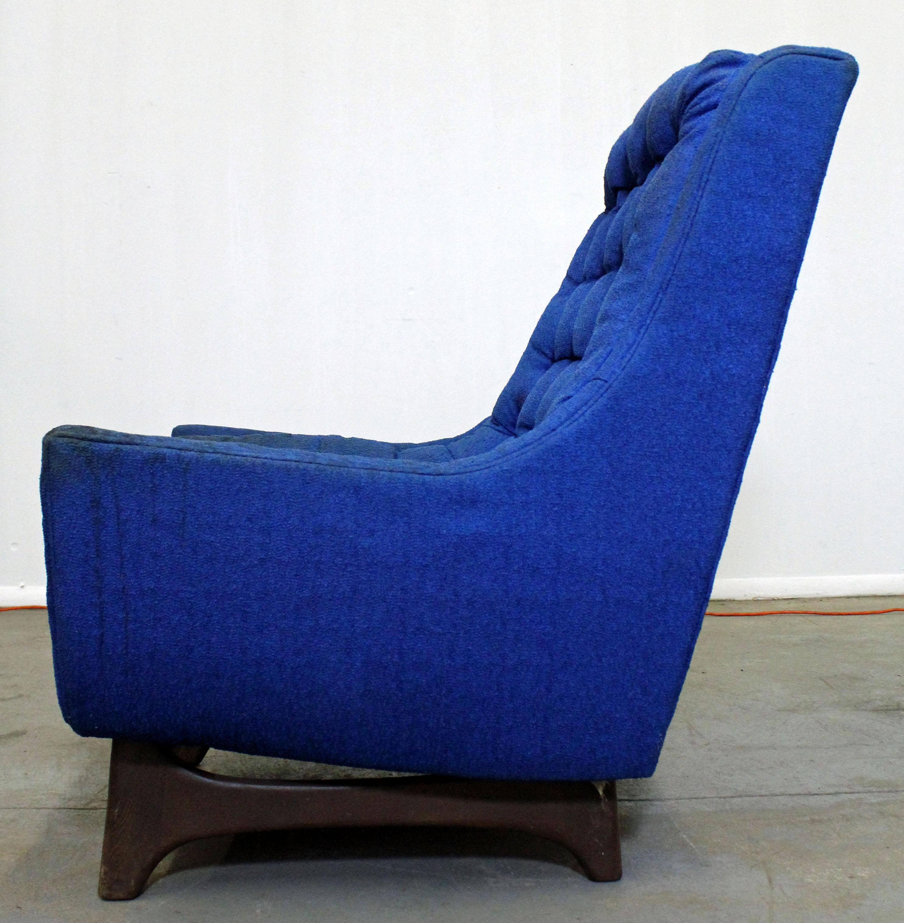 Midcentury Danish Modern Kroehler Walnut Lounge Chair In Distressed Condition In Wilmington, DE
