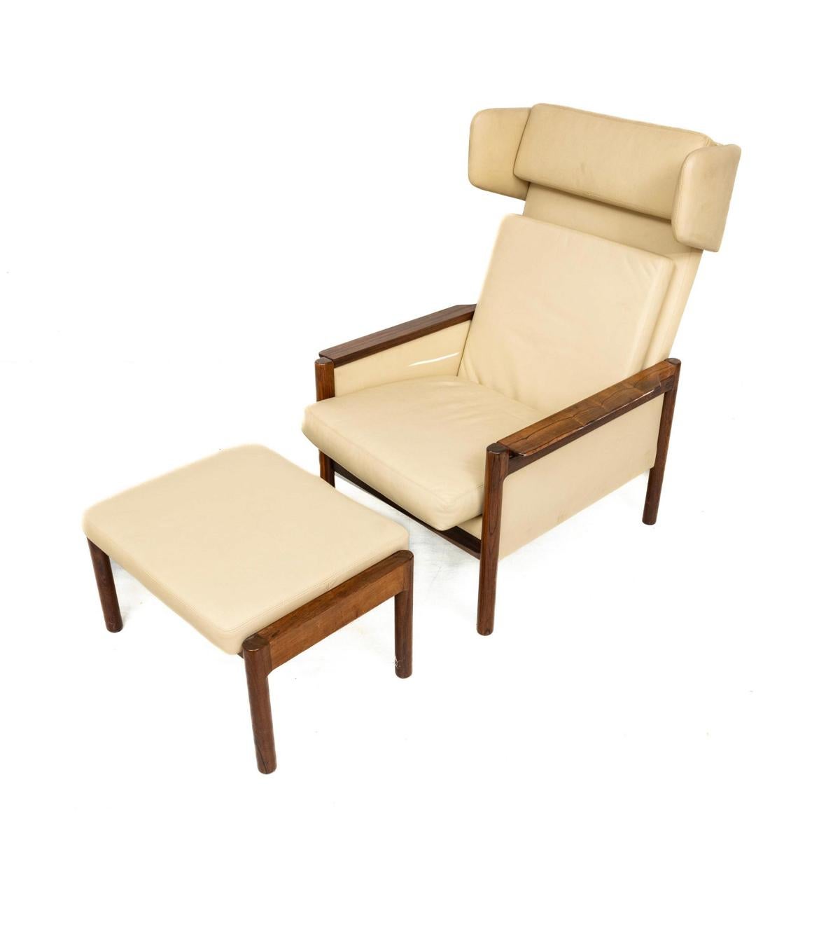 Midcentury Danish Modern leather lounge chair and ottoman Designed by Kurt Østervig Made by Slagelse Møbelværk.
 
Danish modern chair and ottoman. rosewood frame, Off white leather chair and ottoman cushions, wingback style leather headrest. Great