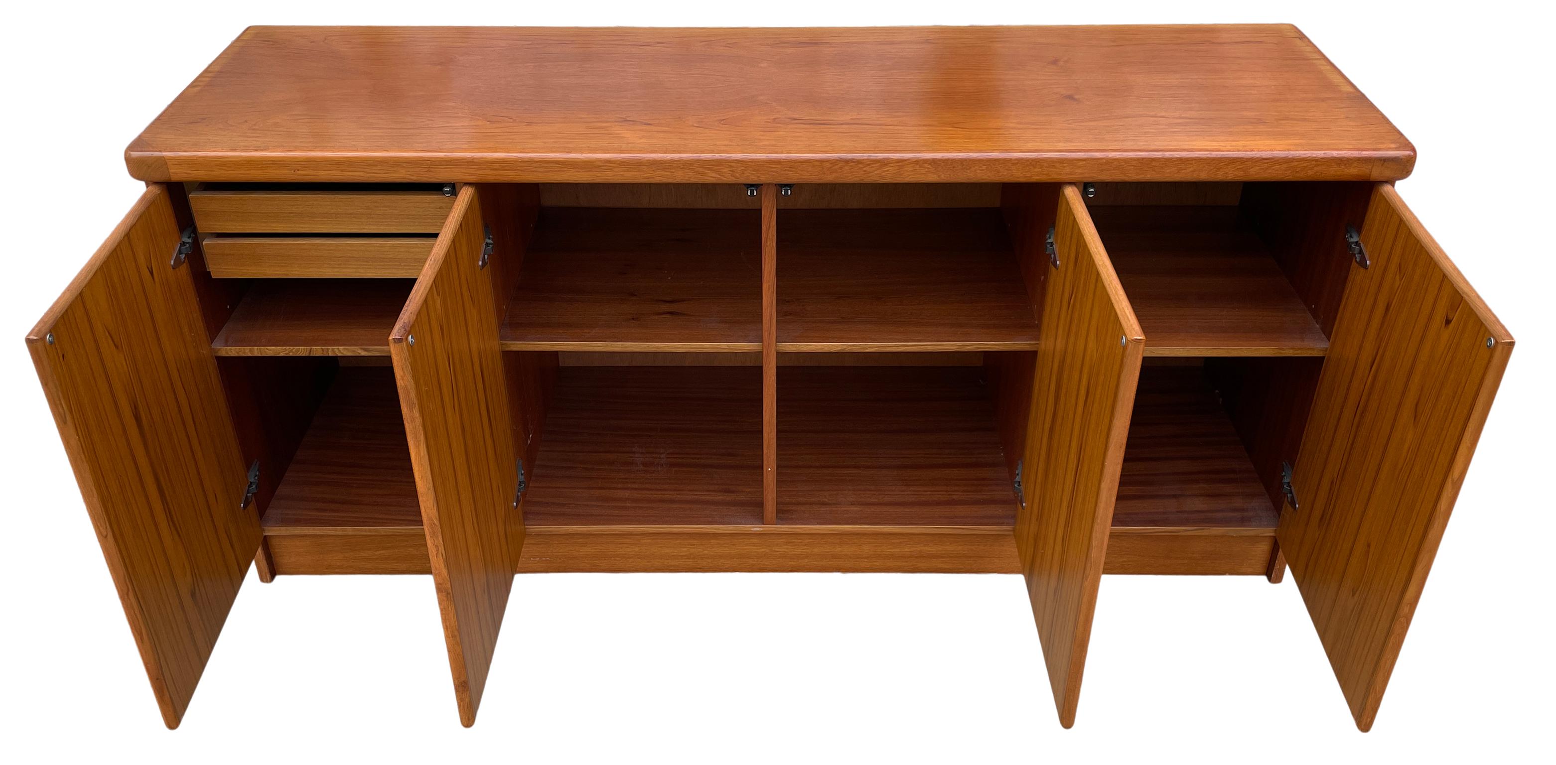 Woodwork Midcentury Danish Modern Light Teak Credenza Sideboard 4-Door