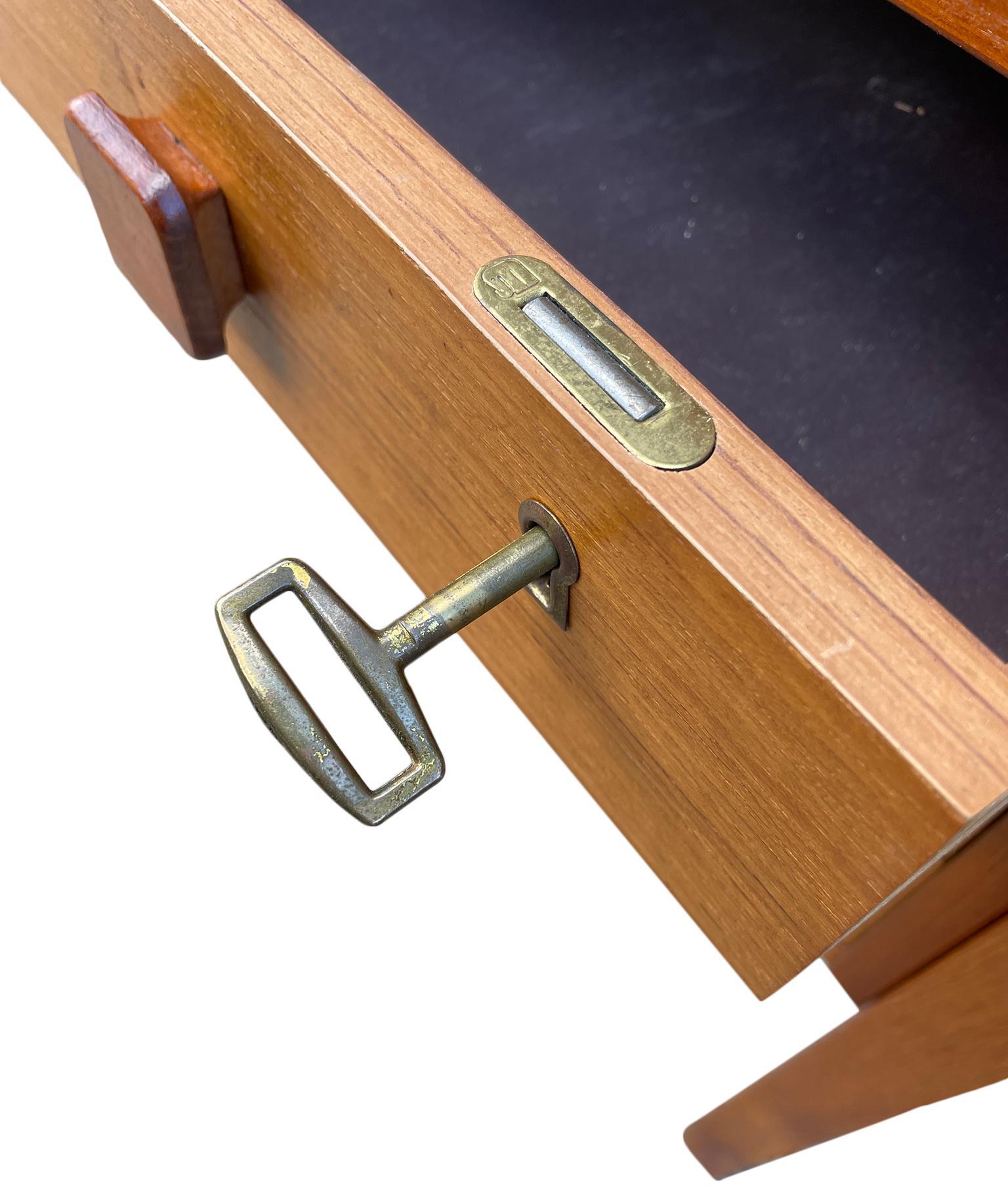 Midcentury Danish Modern Light Teak Desk 6 Drawers Top Lockable Drawers Key For Sale 1