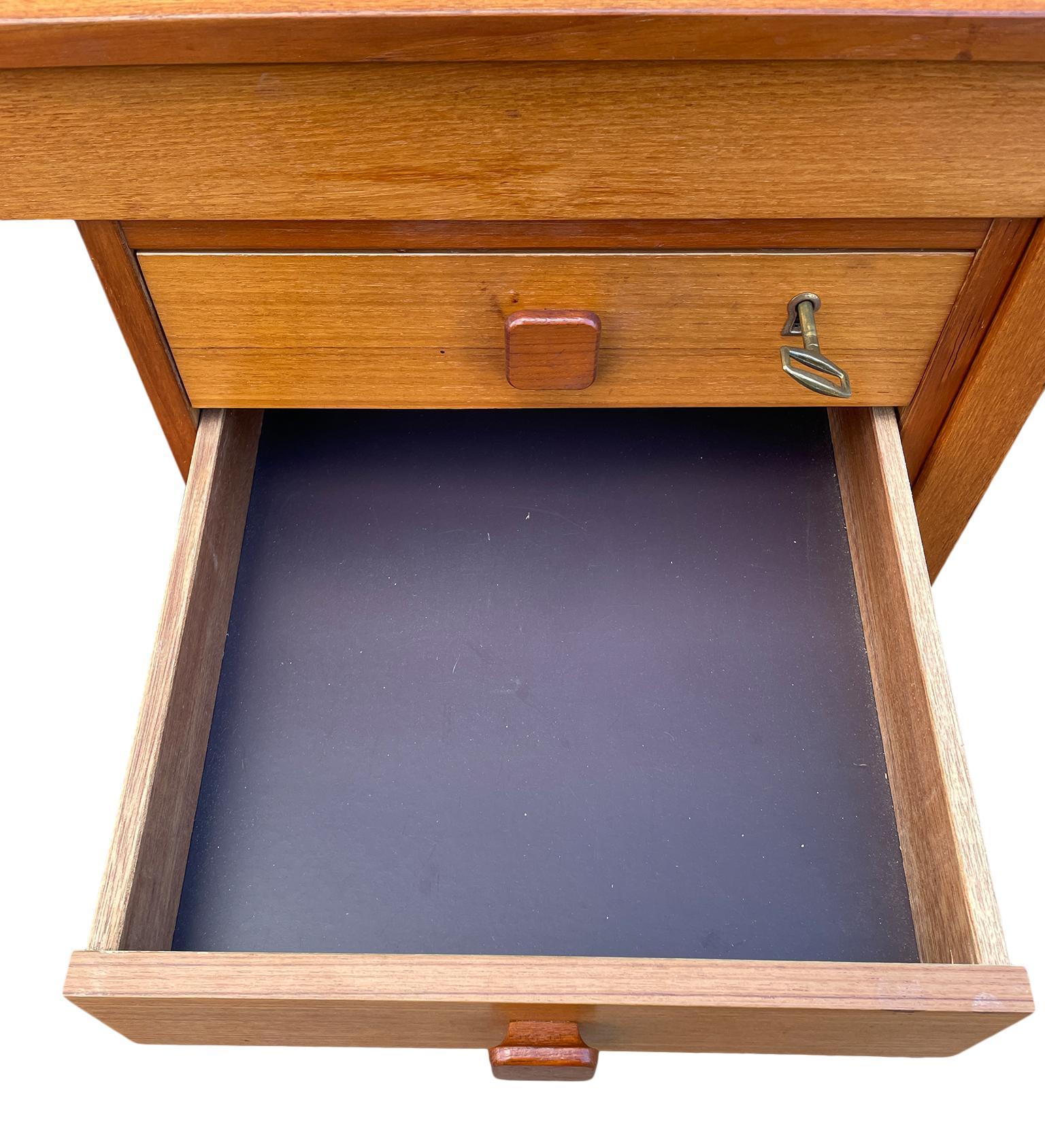 Midcentury Danish Modern Light Teak Desk 6 Drawers Top Lockable Drawers Key For Sale 2