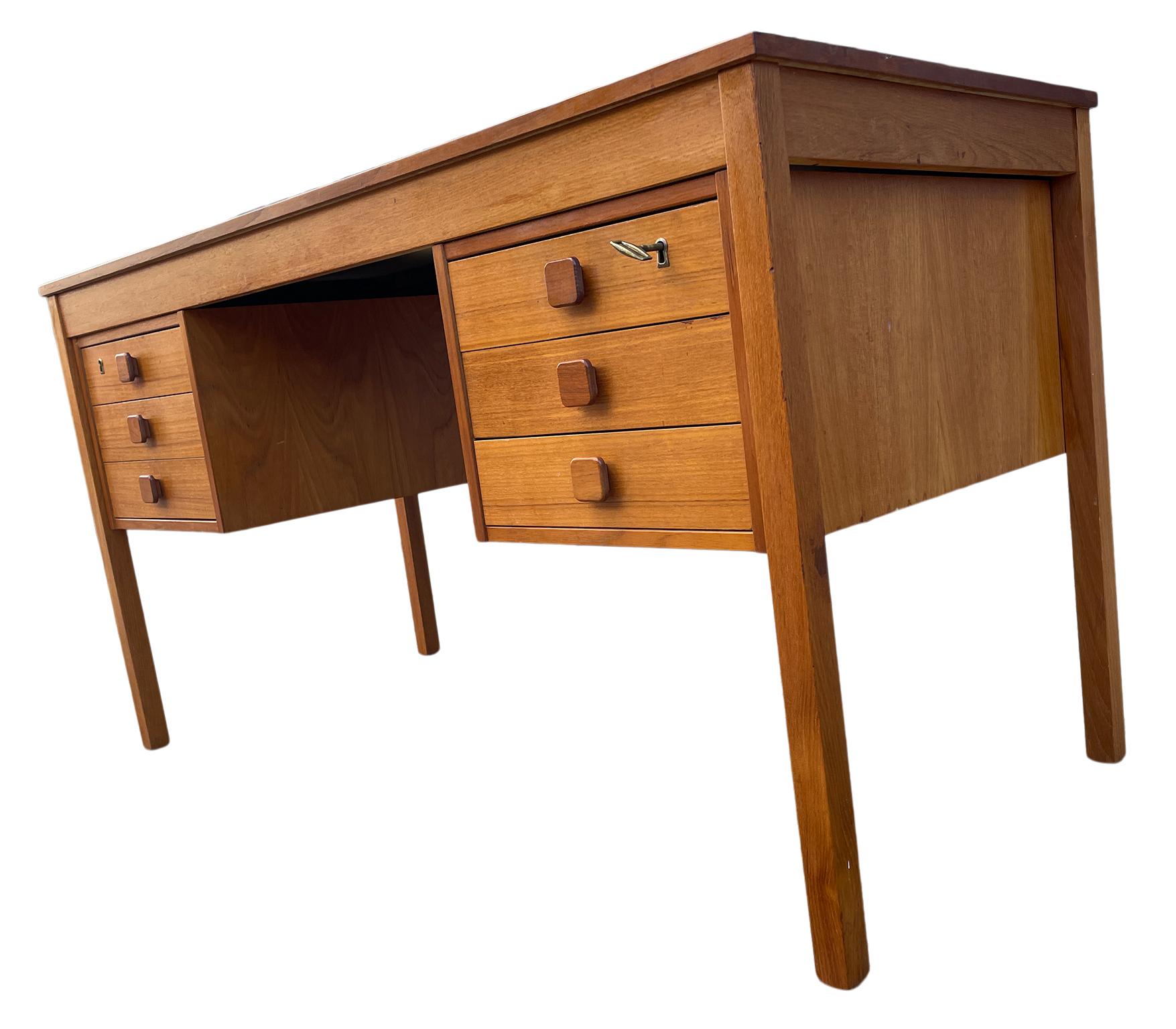 Midcentury Danish Modern Light Teak Desk 6 Drawers Top Lockable Drawers Key In Good Condition For Sale In BROOKLYN, NY