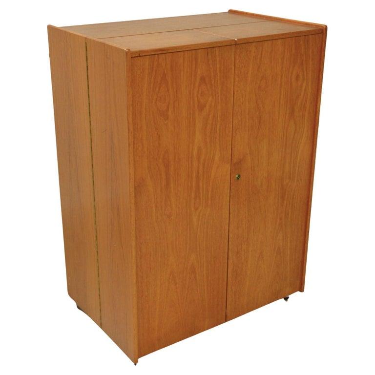 Mid-Century moderno Scrivania danese moderna di metà secolo in teak di Mummenthaler and Meier in vendita