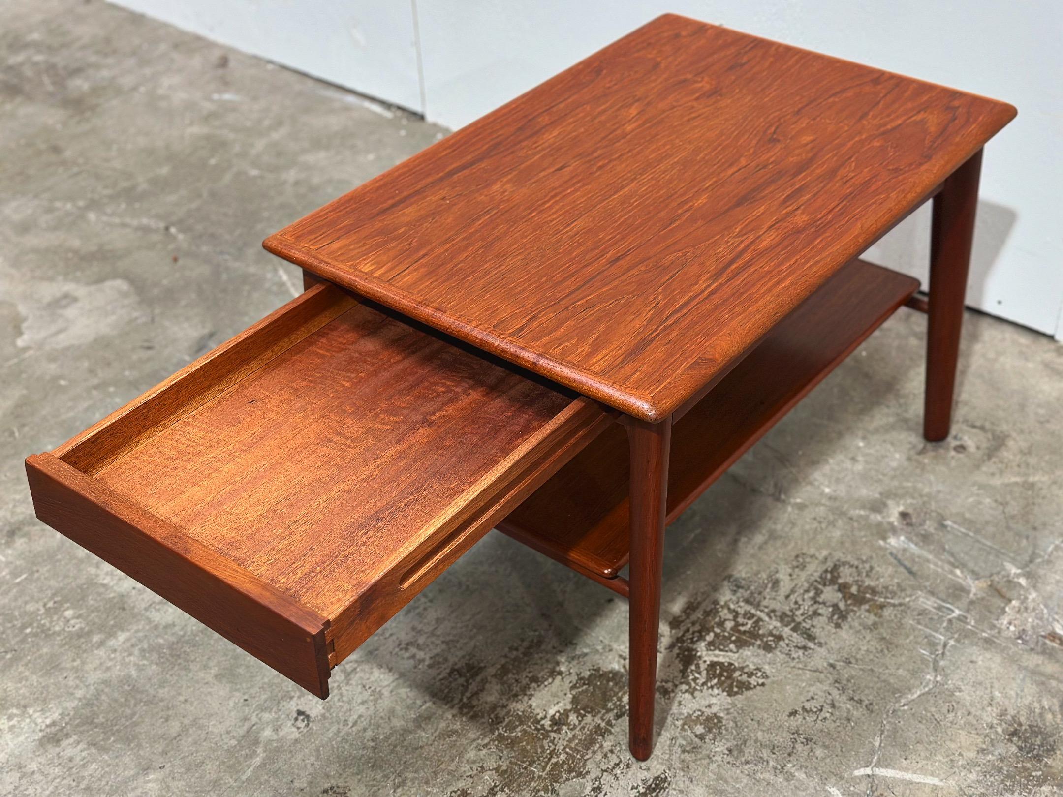 Midcentury Danish Modern Side End Table - Svend Age Madsen for Karl Lindegaard In Good Condition For Sale In Decatur, GA