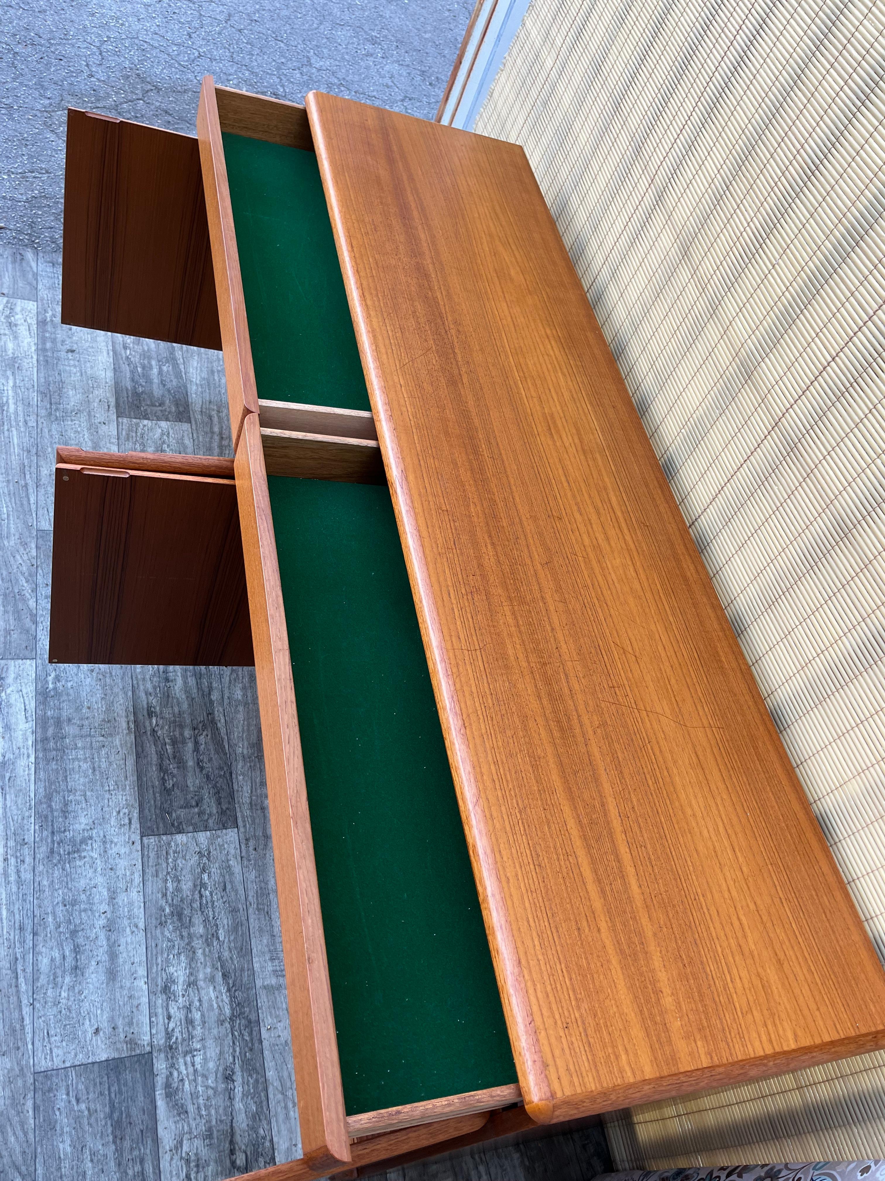 Credenza danese moderna di metà secolo di Sannemannn Moble. Circa anni '80 in vendita 3