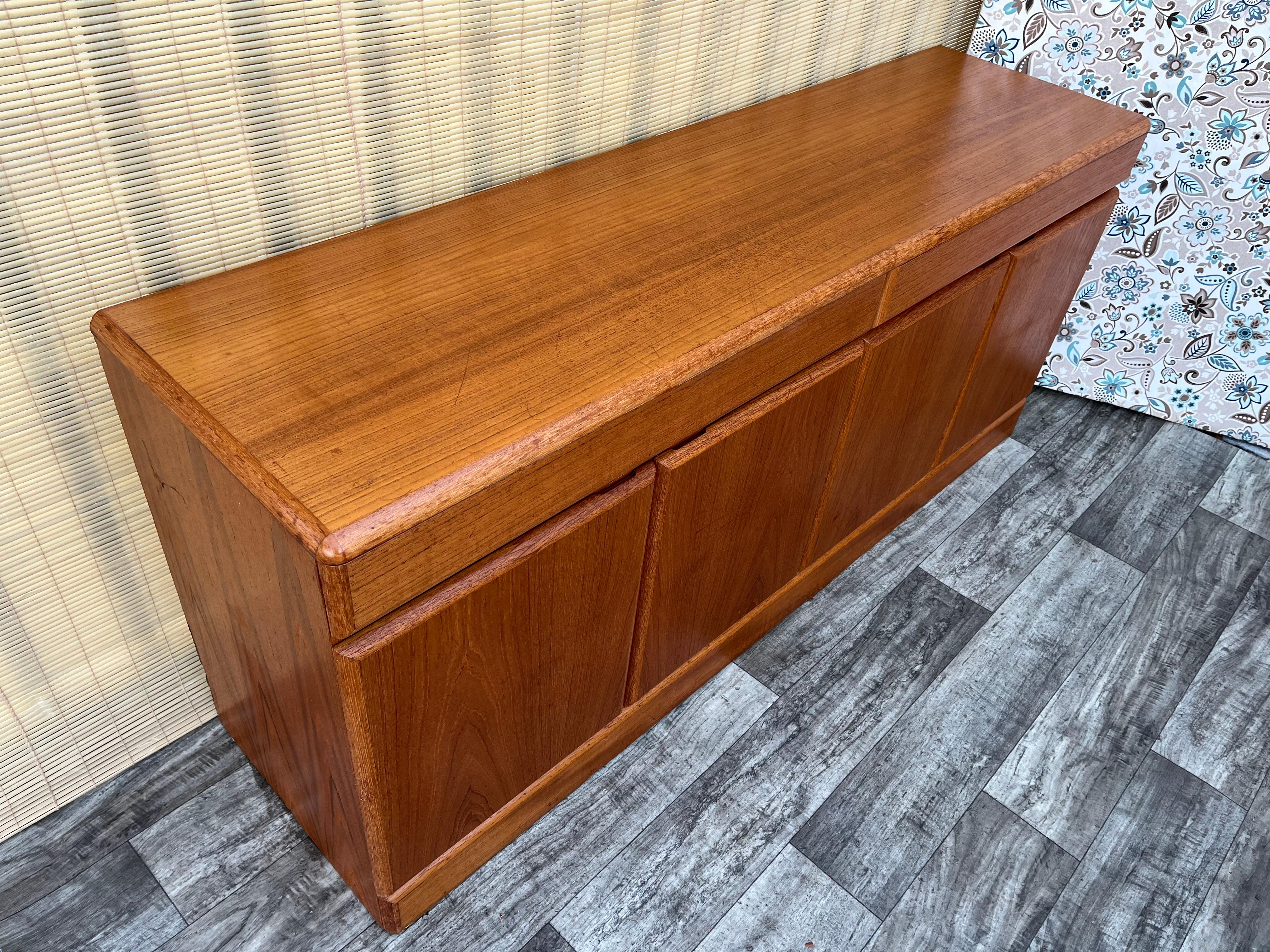 Scandinavo moderno Credenza danese moderna di metà secolo di Sannemannn Moble. Circa anni '80 in vendita