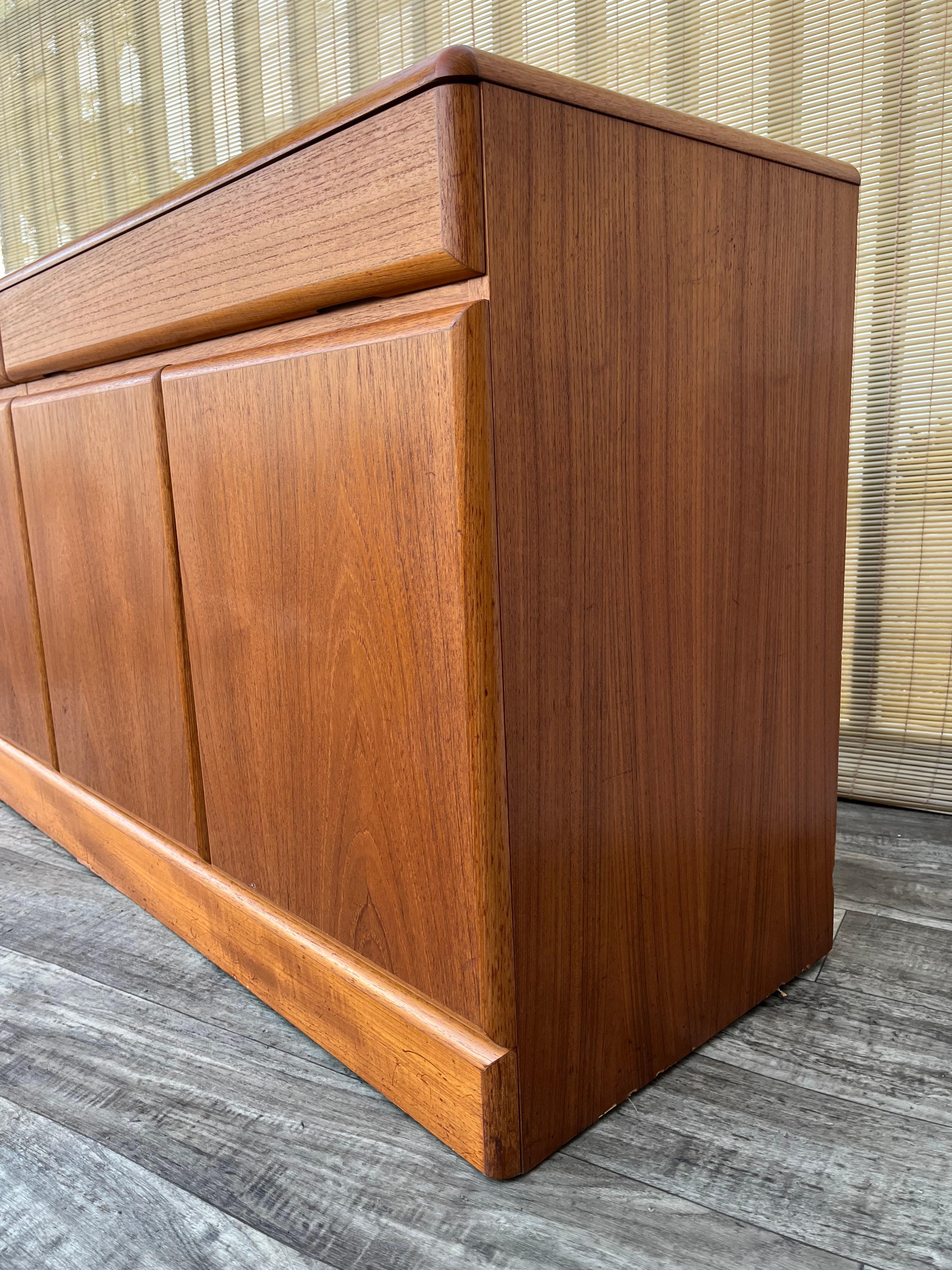 Danese Credenza danese moderna di metà secolo di Sannemannn Moble. Circa anni '80 in vendita