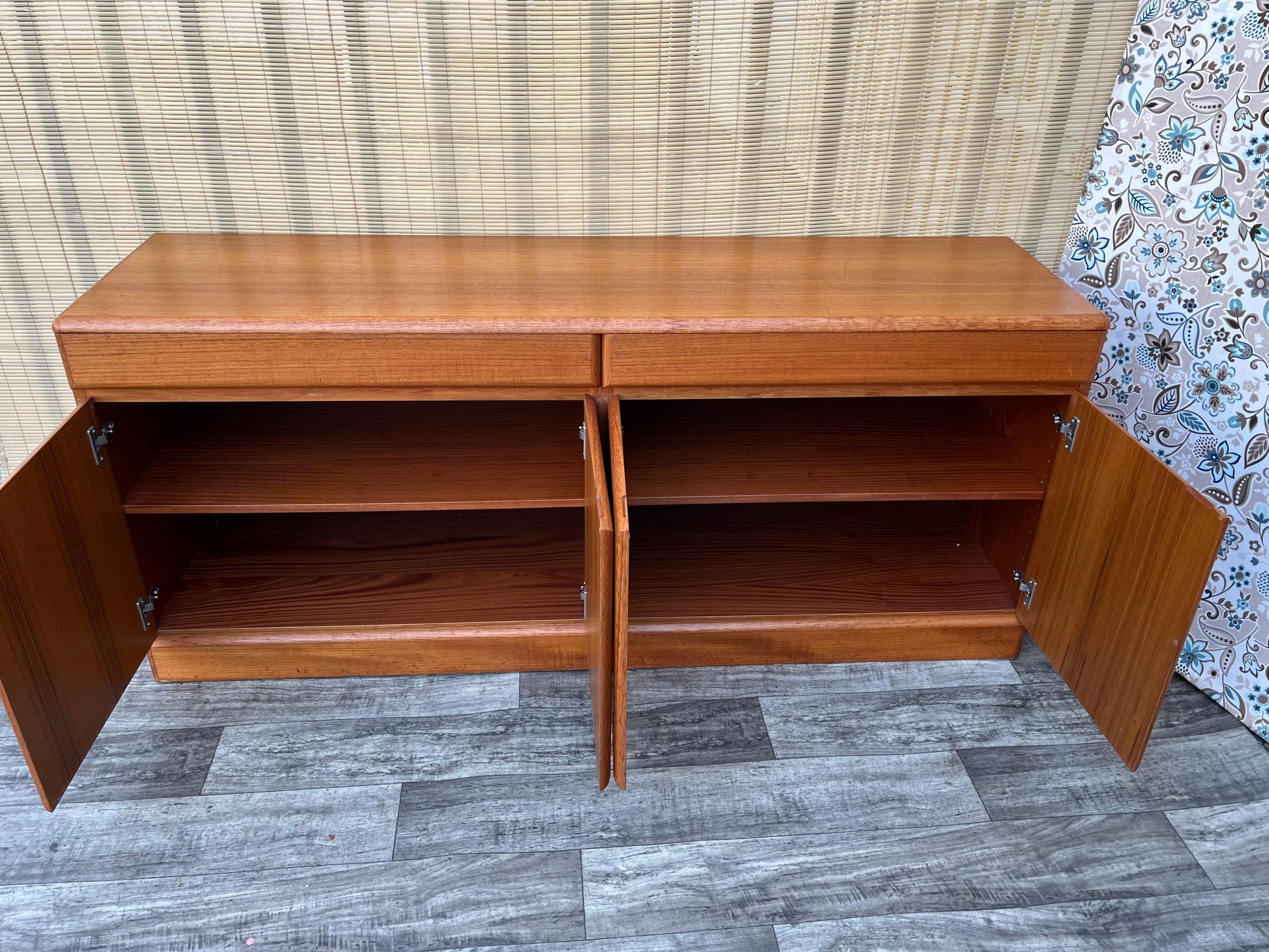 Credenza danese moderna di metà secolo di Sannemannn Moble. Circa anni '80 in vendita 1