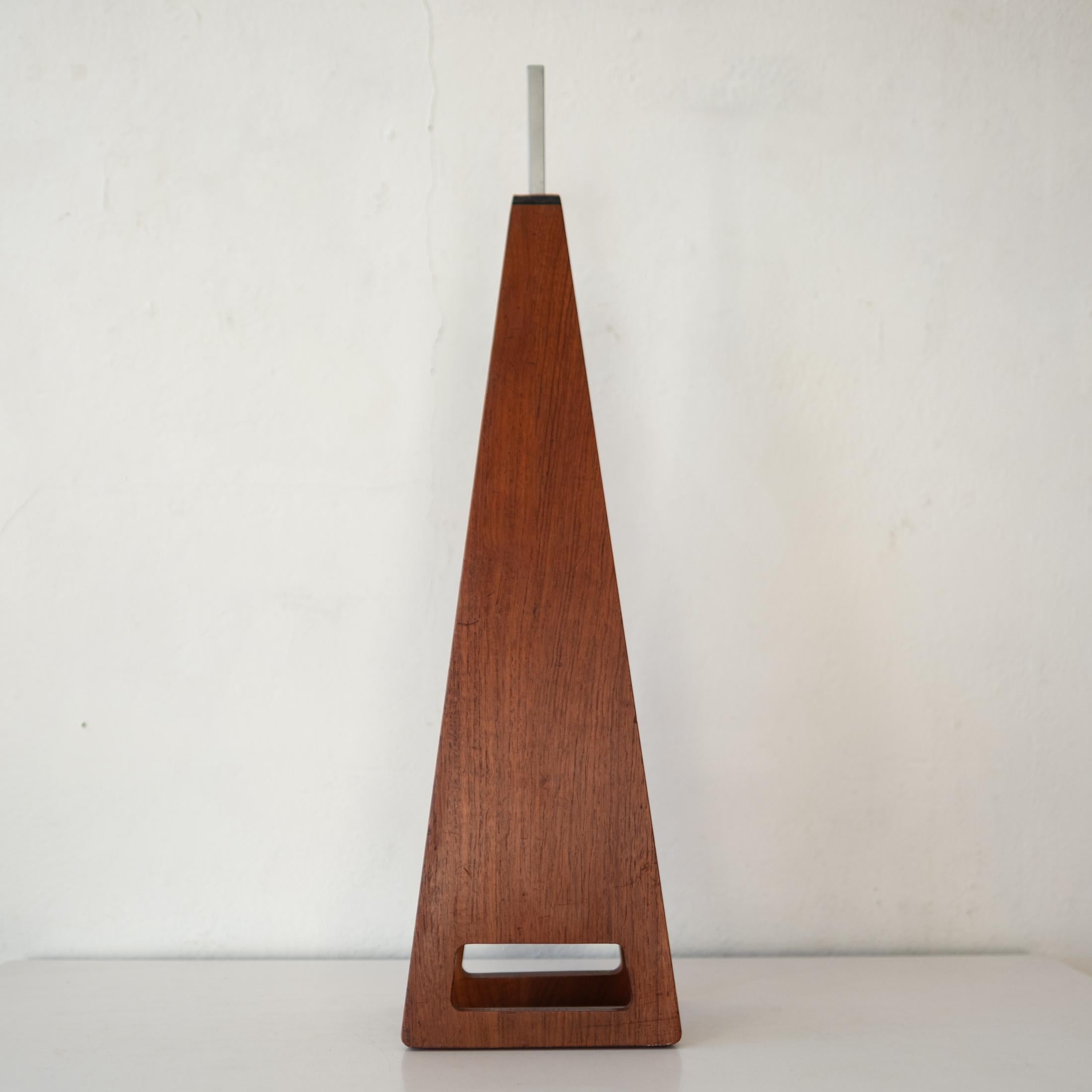 Very hard to find Skjode teak and suede fireplace bellows. Designed by Skjode Knudsen, 1960s. Made in Denmark. 

Great minimalist and functional design. Suede bellows are soft and in good shape.  

