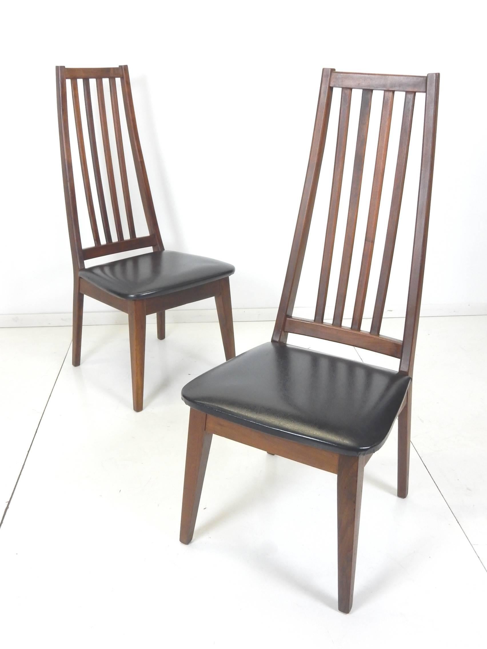 Set of six solid teak wood dining chairs with tall flat spindle backs
in the style of G-Plan/ Ib Kofod-Larsen design.
Black Naugahyde seat cover.
Fine quality crafted chairs. No marks or signage.