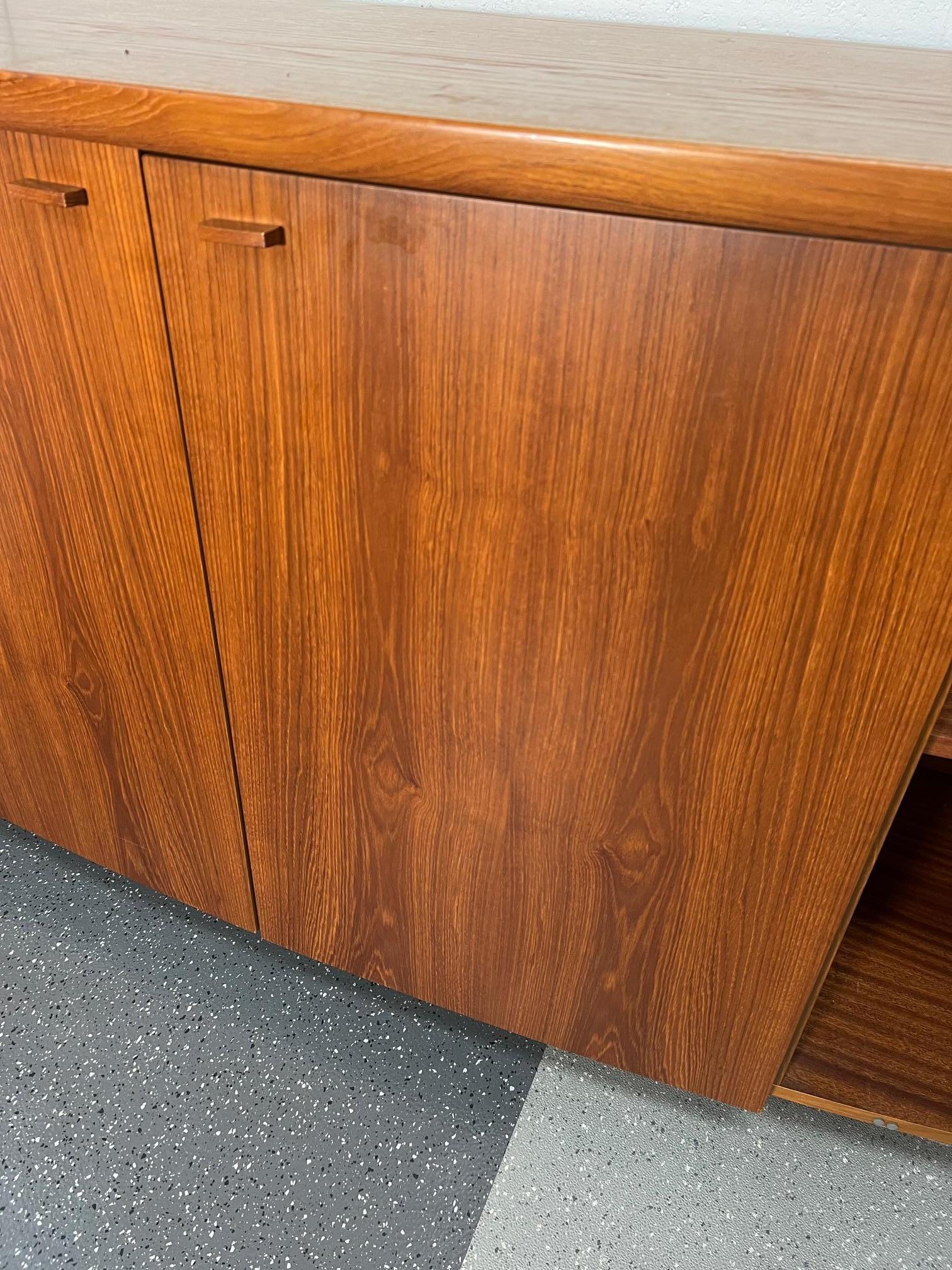 Midcentury Danish Modern Teak Credenza Buffet By Skovby Bow Front In Good Condition For Sale In Atlanta, GA