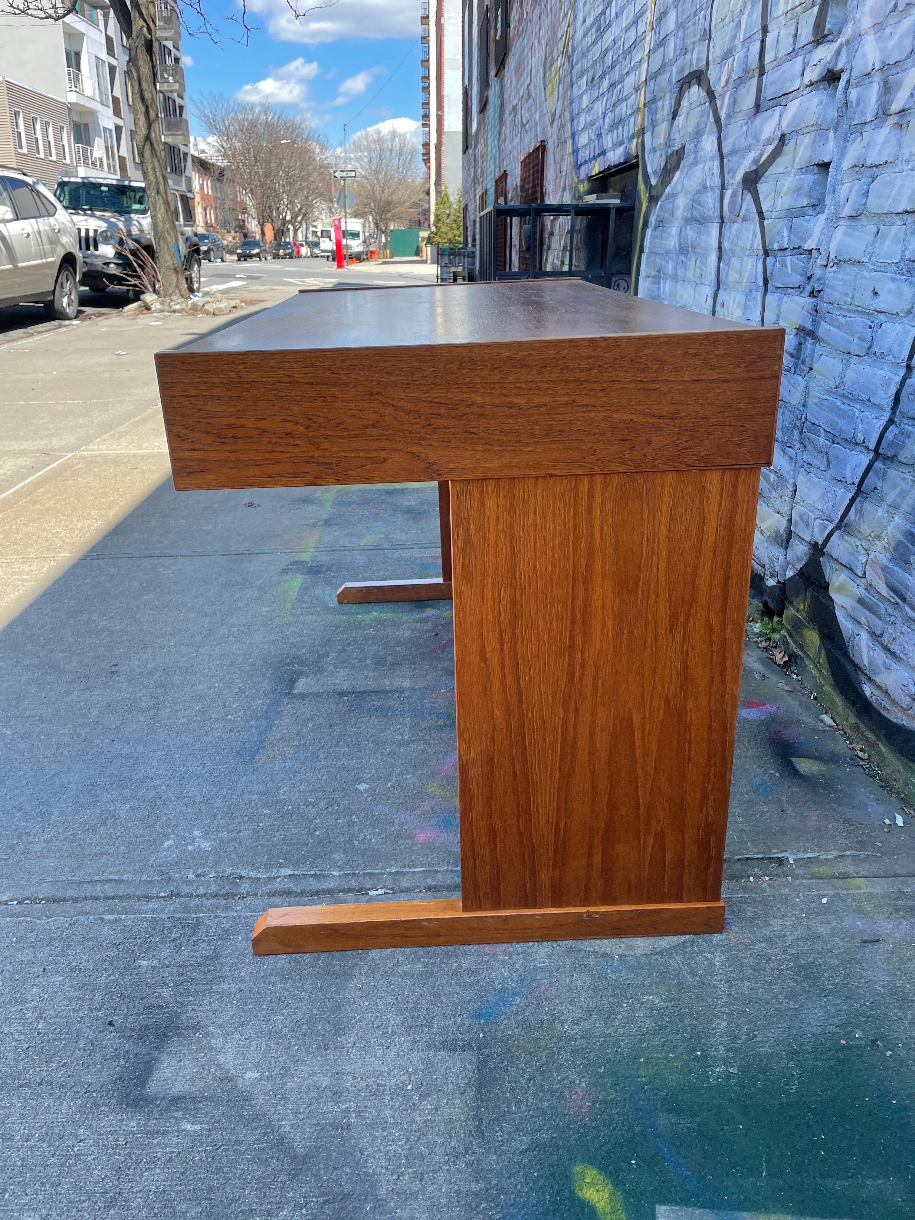 Midcentury Danish Modern Teak Desk 3 Drawer In Good Condition For Sale In BROOKLYN, NY