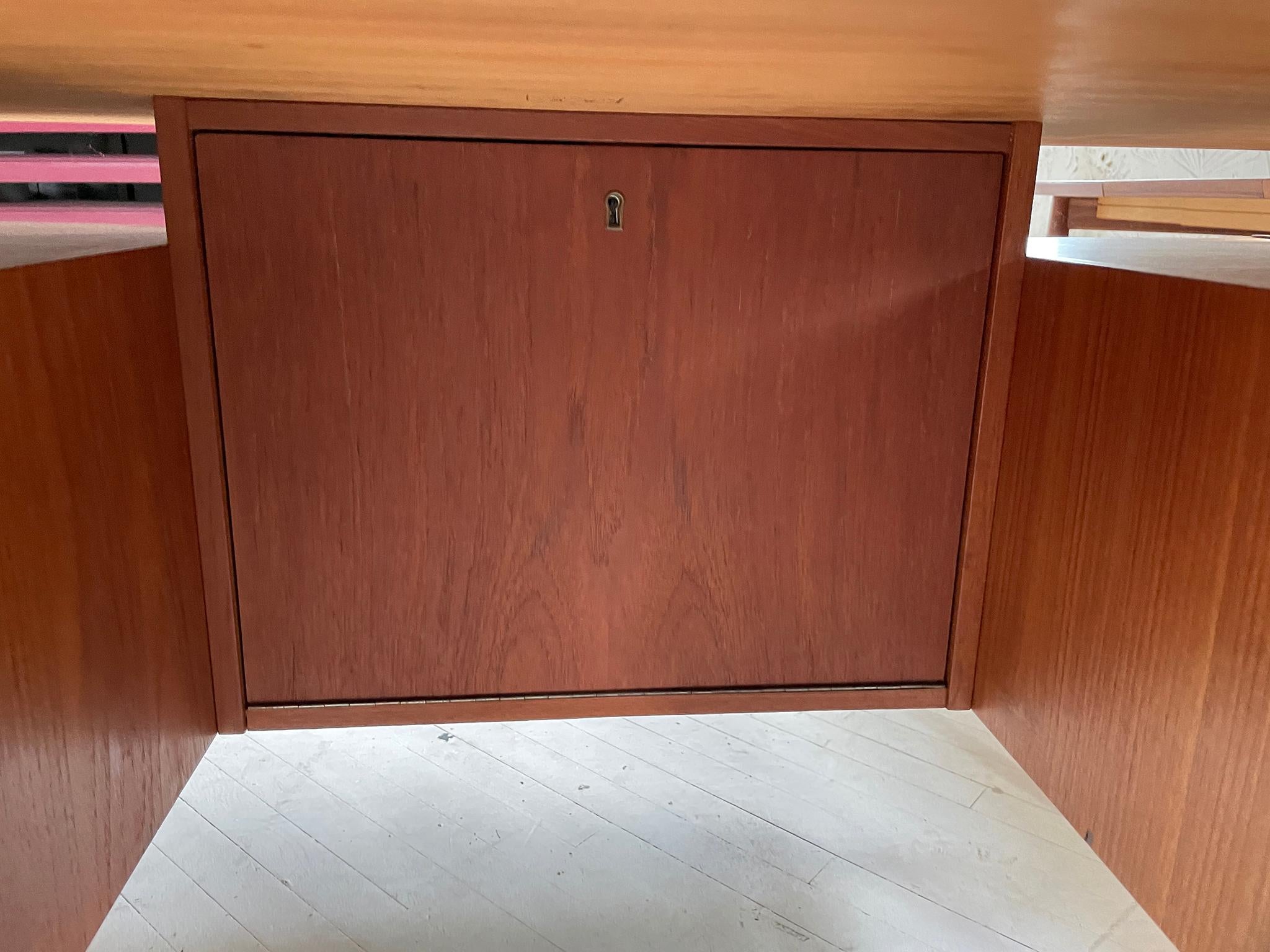 Midcentury Danish Modern Teak Desk 3 Drawers Top Lockable Center Cabinet In Good Condition In BROOKLYN, NY