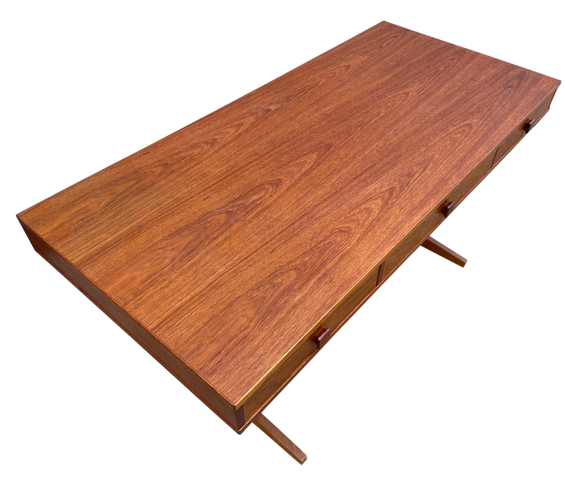 Midcentury Danish Modern teak Desk by Georg Petersens 3 drawer In Good Condition In BROOKLYN, NY