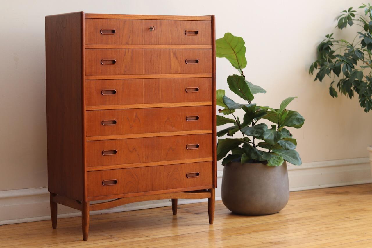 Mid-Century Modern Danish teak wood chest of drawers.
Just imported from Copenhagen!
Six drawers with two handles on each drawer.
Top drawer locks and includes a vintage key.
Continuous woodgrain down the drawer fronts.
Beautifully refinished