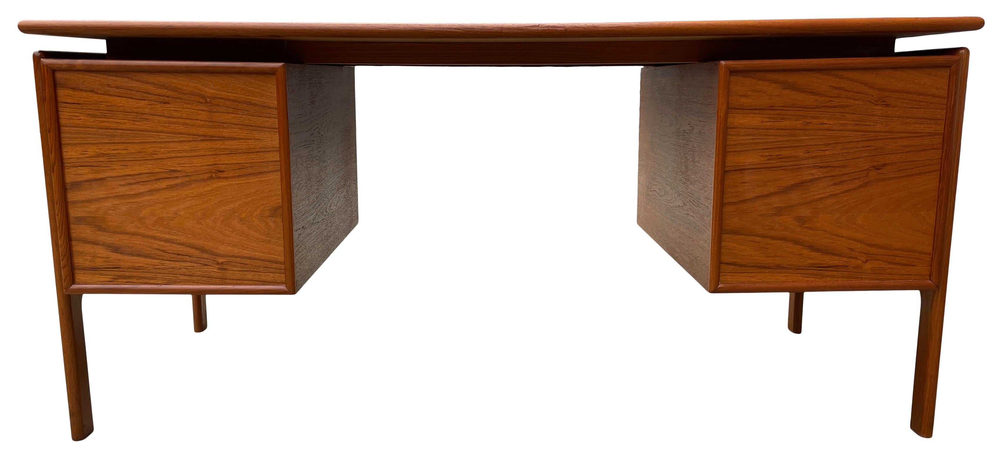 Midcentury Danish Modern Teak Large Knee Hole Desk 4 Drawers File Holder Clean 7