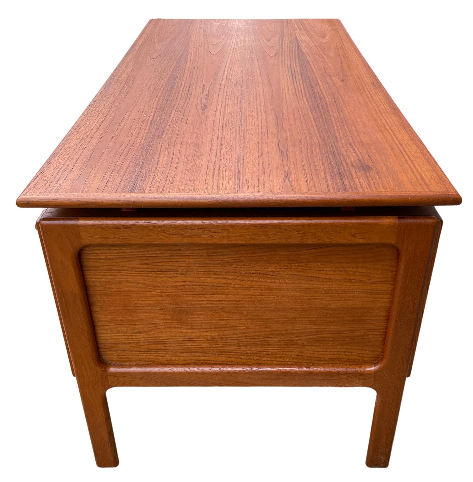 Mid-20th Century Midcentury Danish Modern Teak Large Knee Hole Desk 4 Drawers File Holder Clean