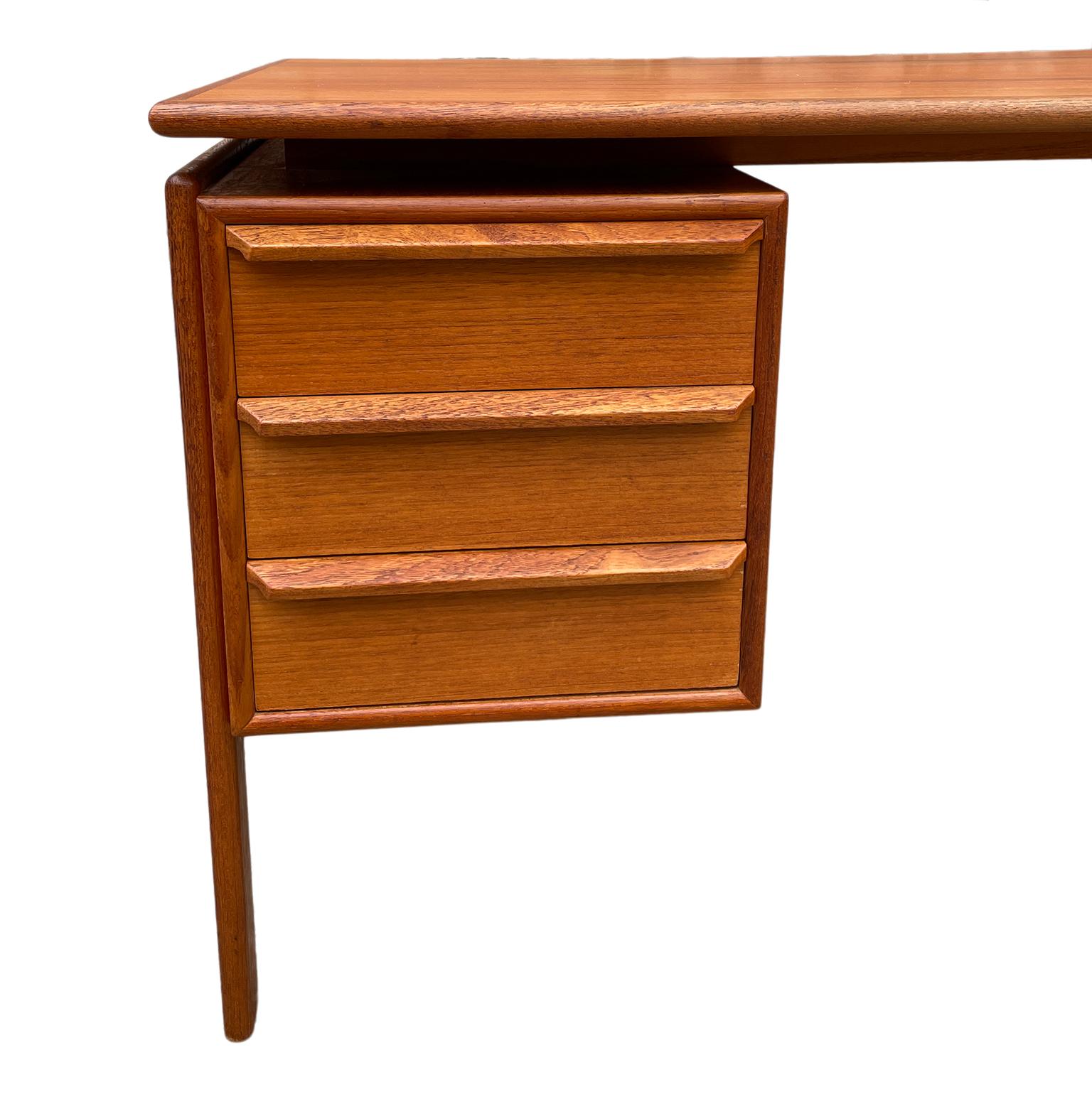 Midcentury Danish Modern Teak Large Knee Hole Desk 4 Drawers File Holder Clean 2