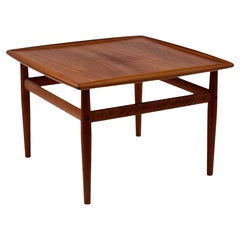 Mesa auxiliar de teca moderna danesa de mediados de siglo Cocktail Table by Grete Jalk