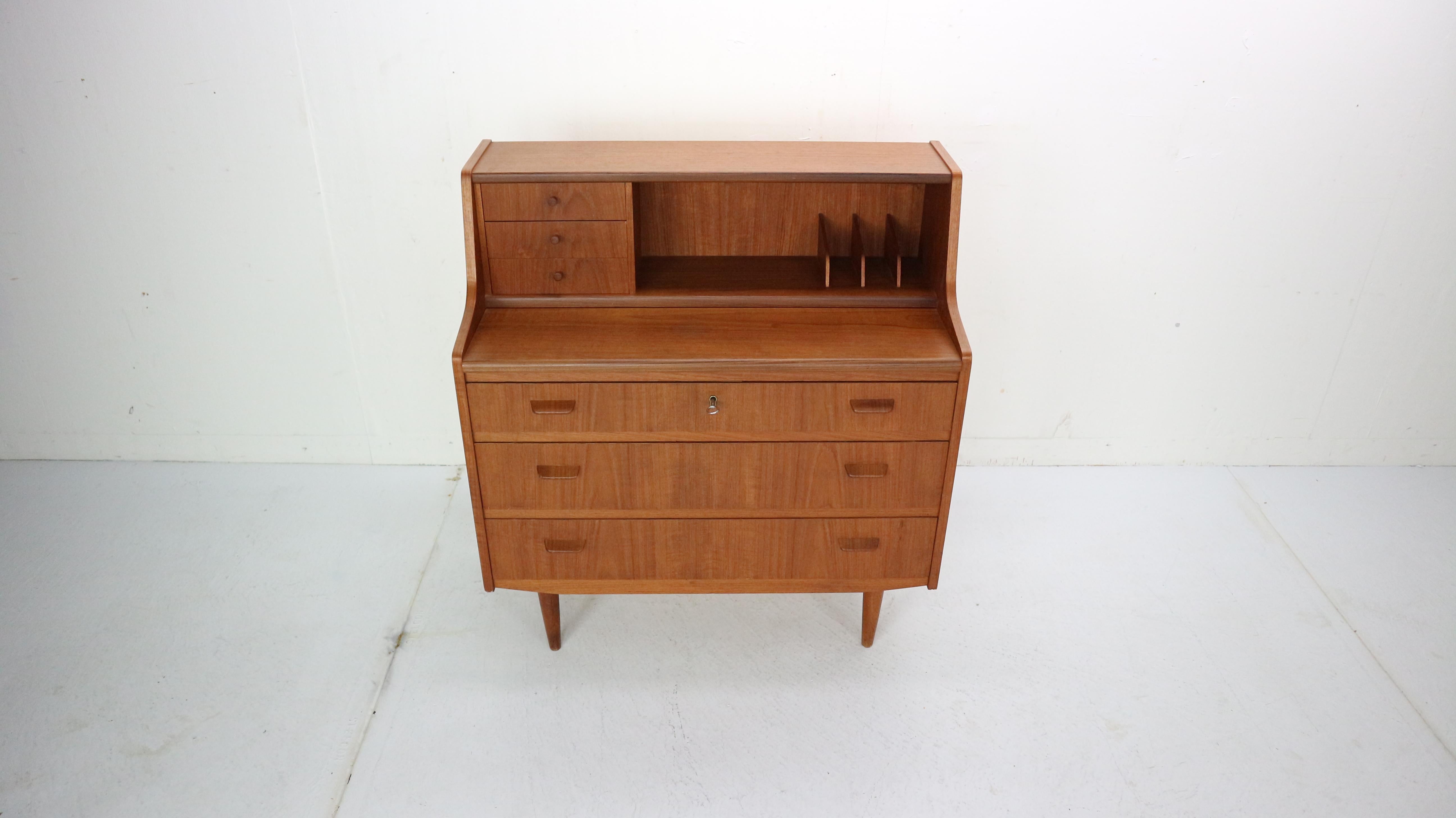 Midcentury Danish Modern Teak Wood Secretary Desk, Chest of Drawers, 1960s (Skandinavische Moderne)