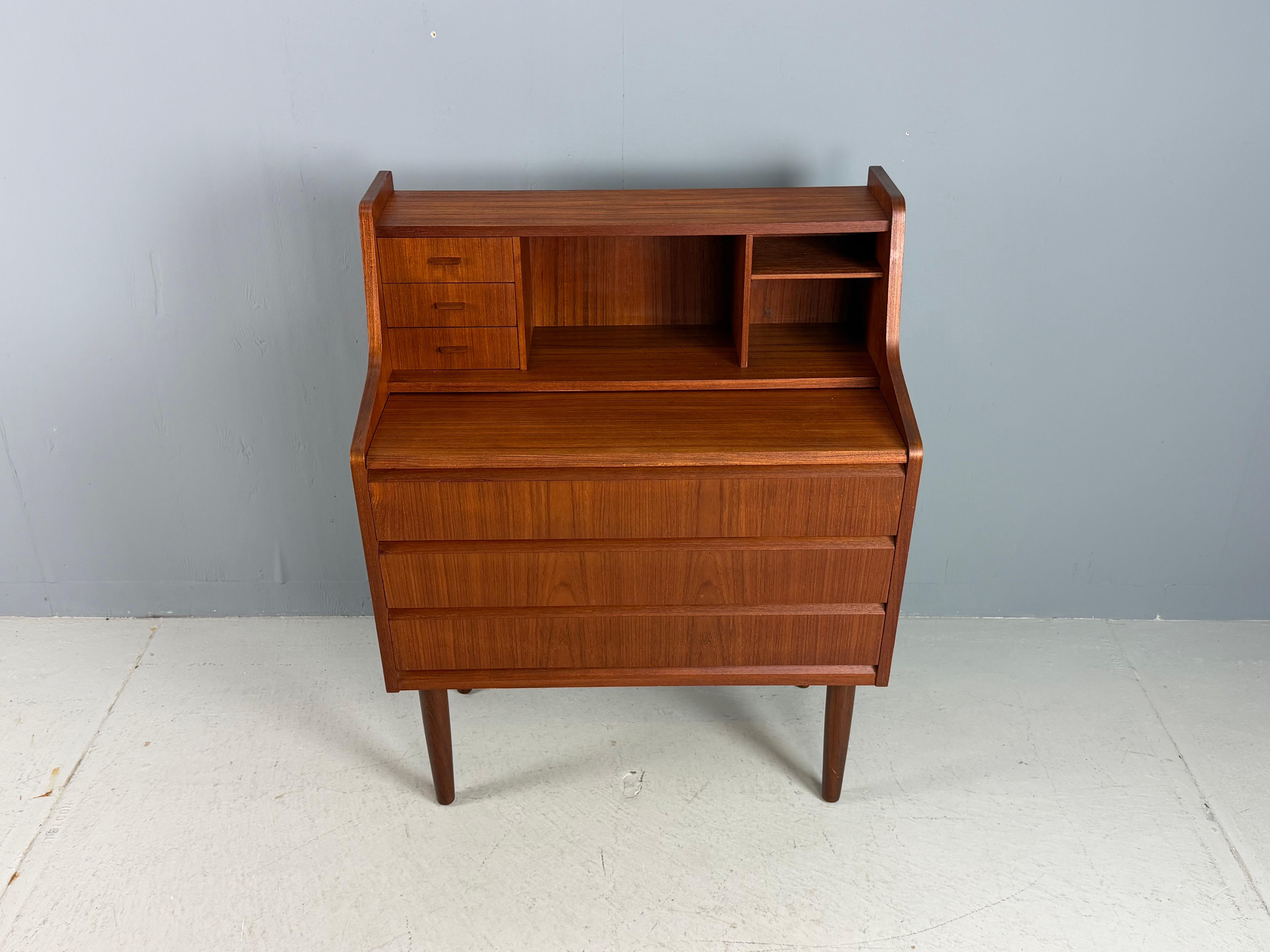 Bureau secrétaire en bois de teck moderne danois du milieu du siècle, 1960s en vente 1
