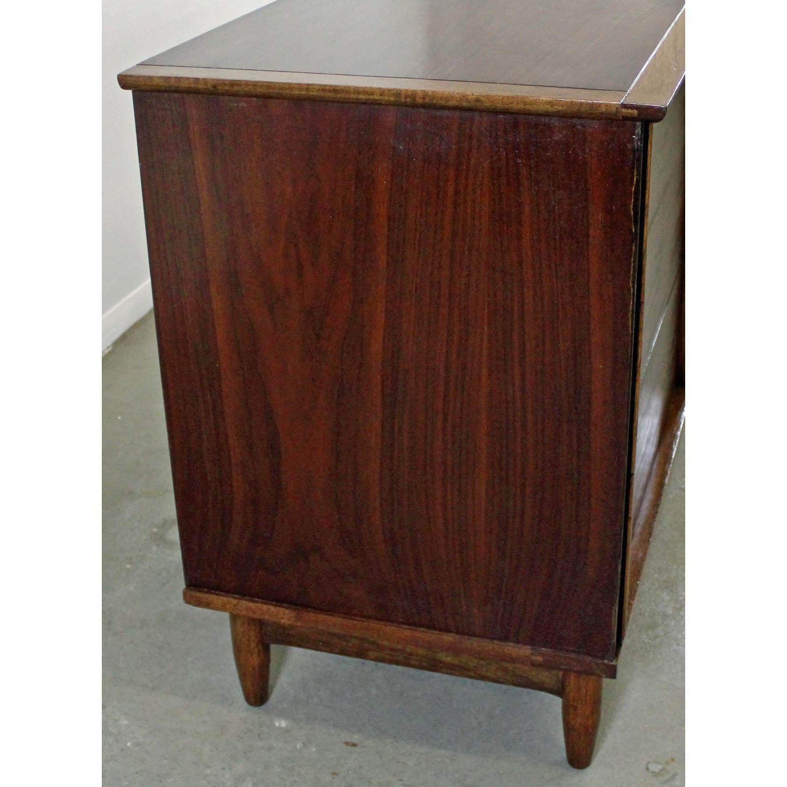 Midcentury Danish Modern Walnut 6-Drawer Credenza or Dresser In Good Condition In Wilmington, DE