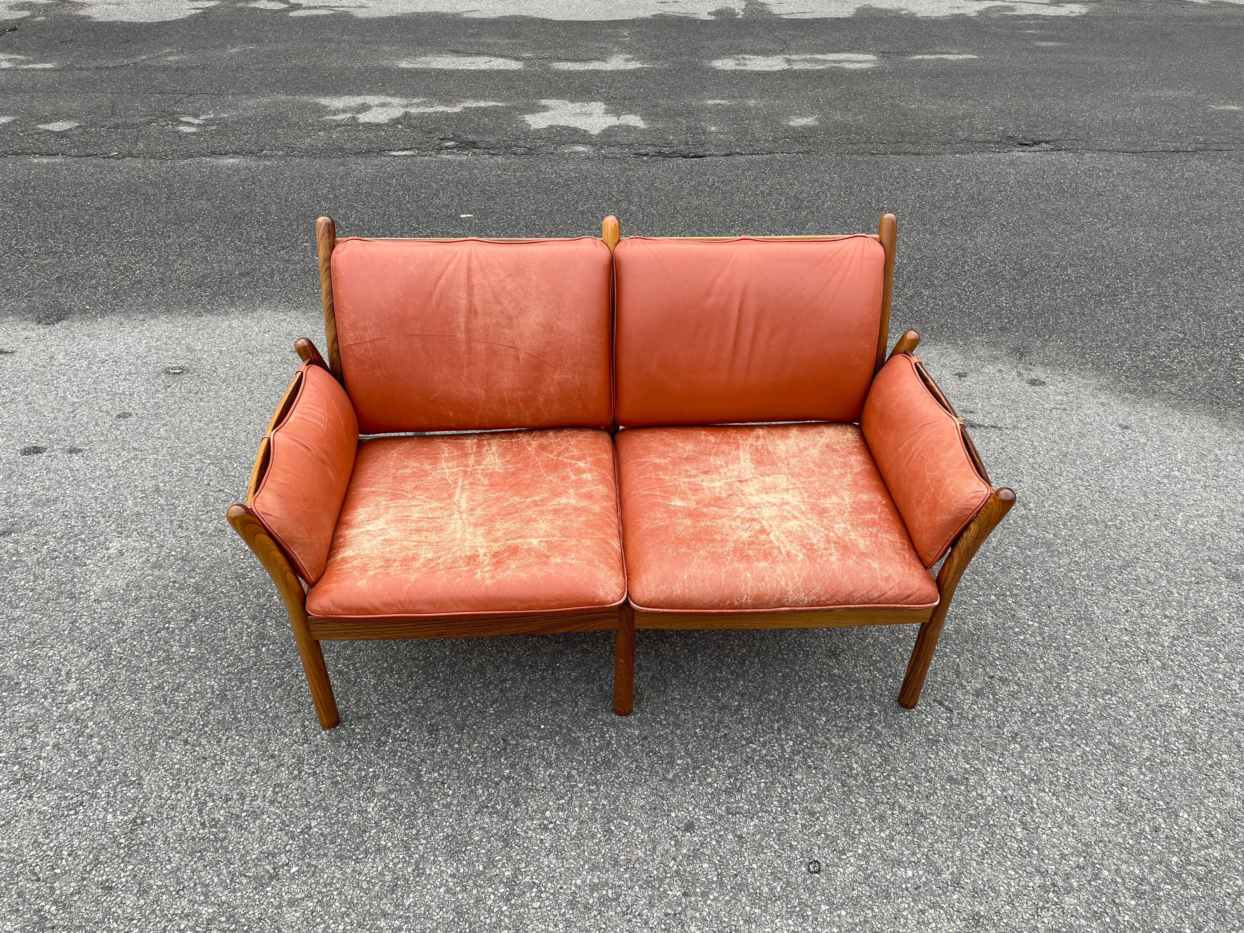 Mid-Century moderno Divano danese di metà secolo in palissandro e pelle di Illum Wikkelsø per CFC Silkeborg in vendita