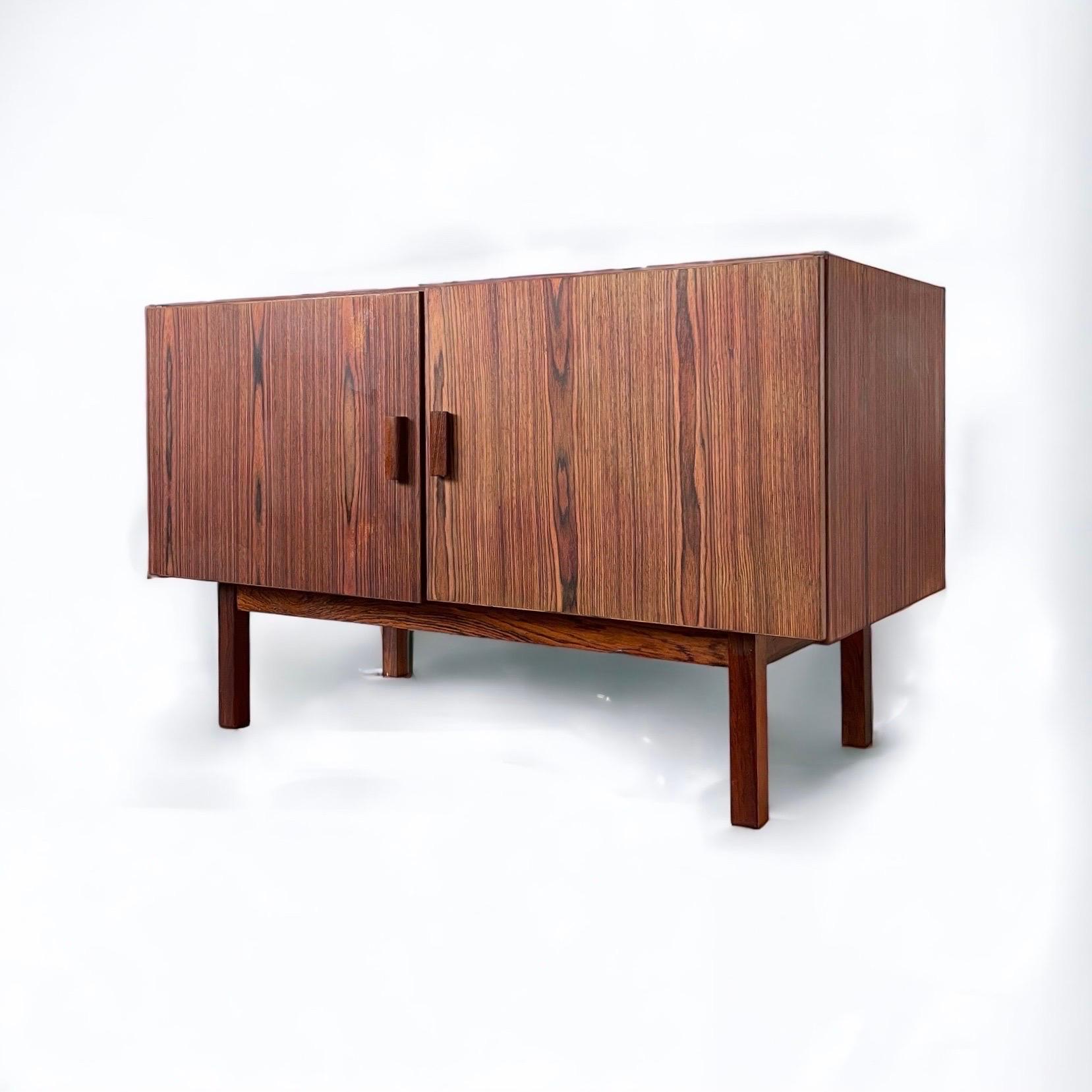 Low sideboard great for lots of storage space. Great for your record collection or Lovely wooden structure
