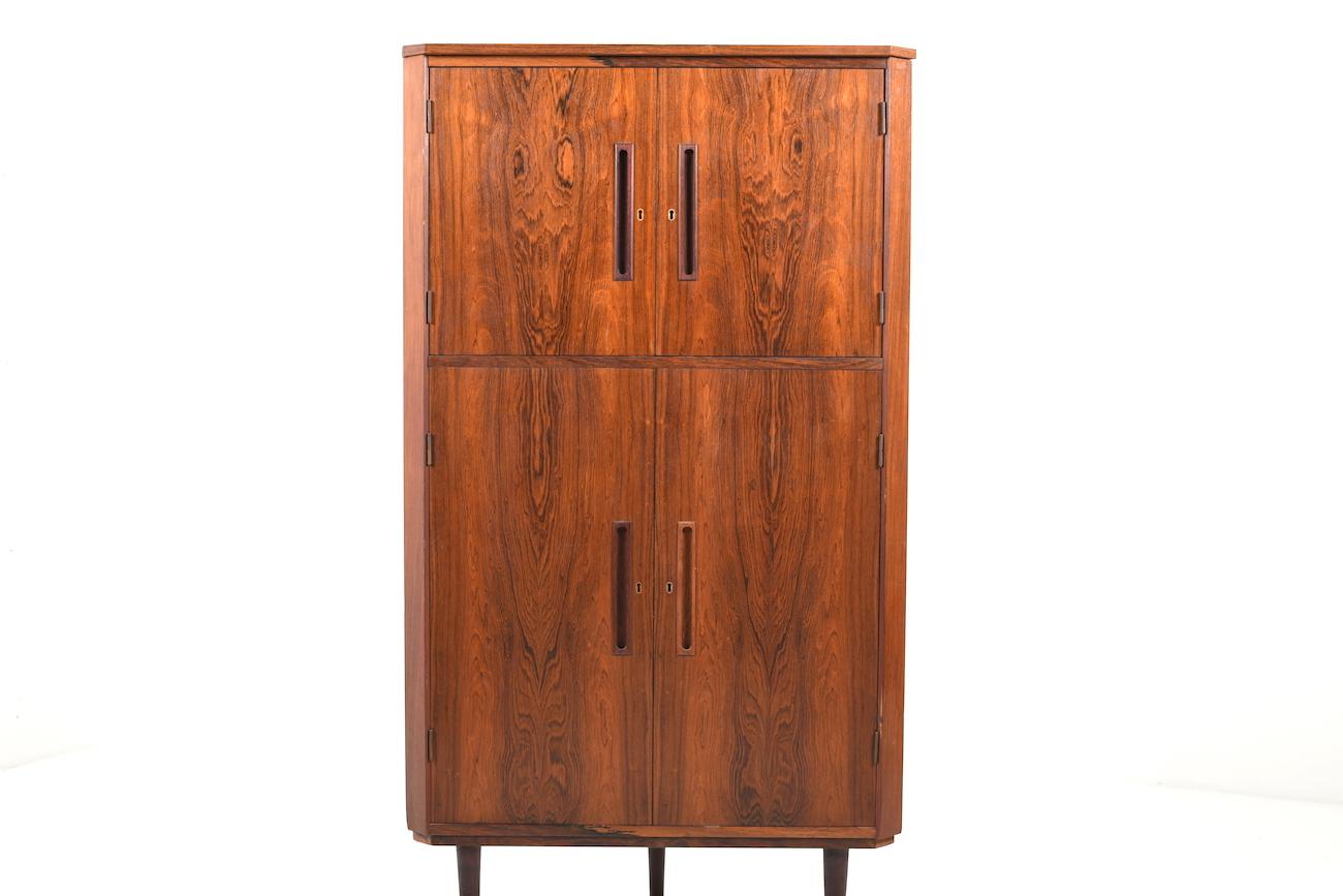 Midcentury Danish Rosewood Corner Cabinet In Good Condition In Handewitt, DE