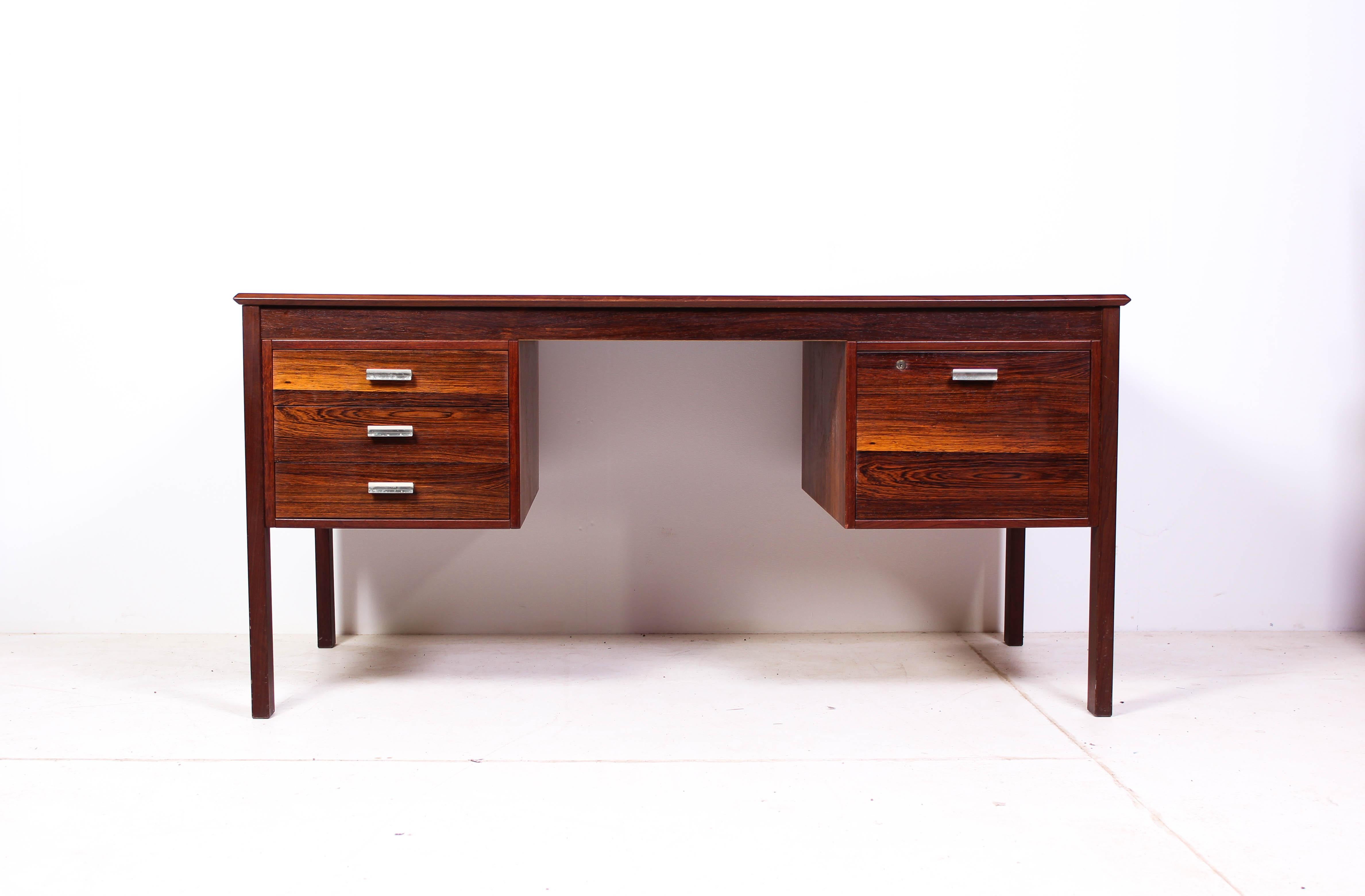 Midcentury Danish Rosewood Desk, 1950s (Mitte des 20. Jahrhunderts)