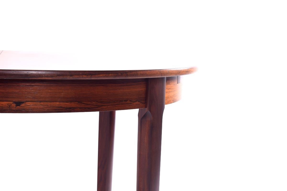Midcentury Danish Rosewood Dining Table with Two Hidden Leaves In Good Condition In Lisboa, Lisboa
