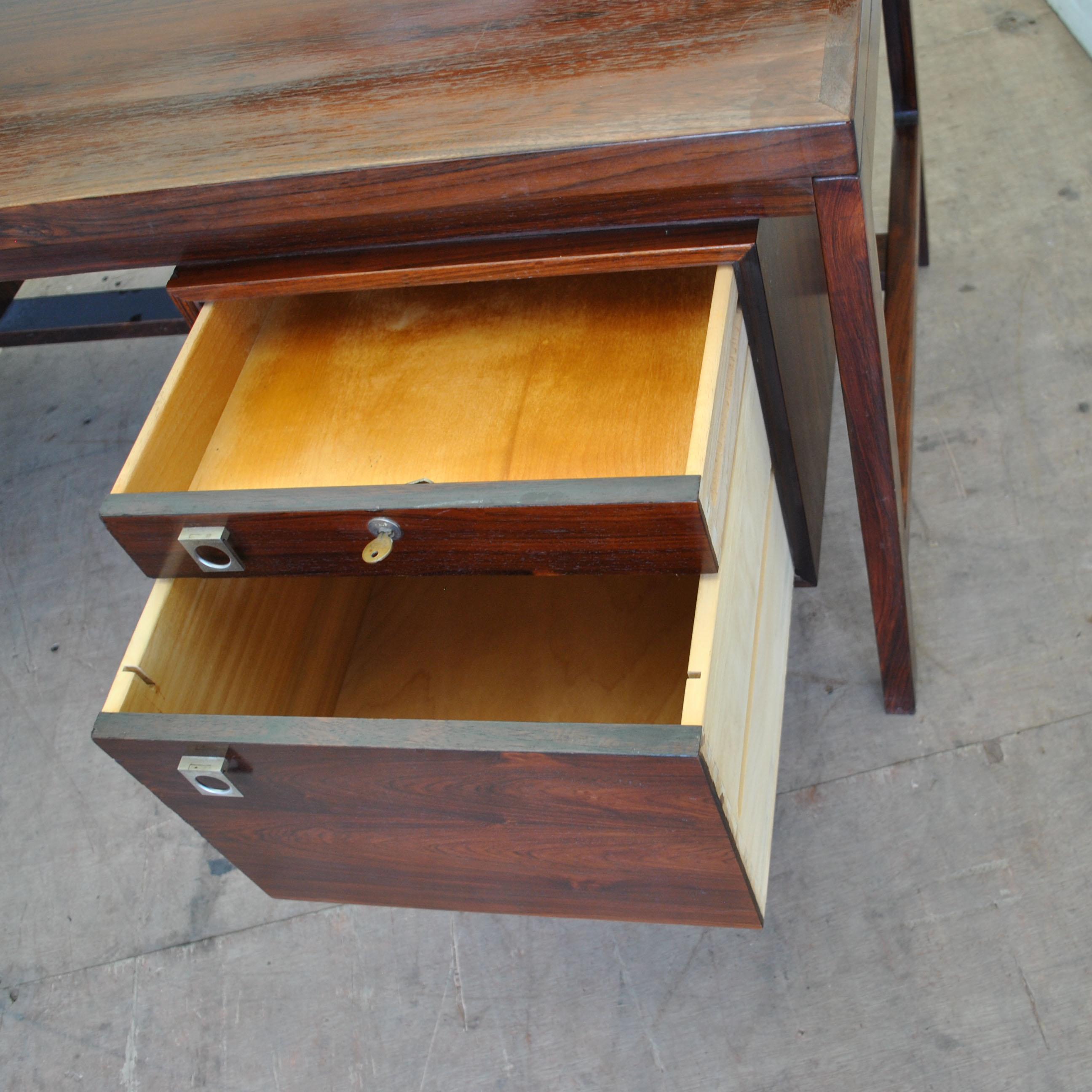 Midcentury Danish Rosewood Executive Desk by Arne Vodder for Sibast   In Good Condition In Pasadena, TX