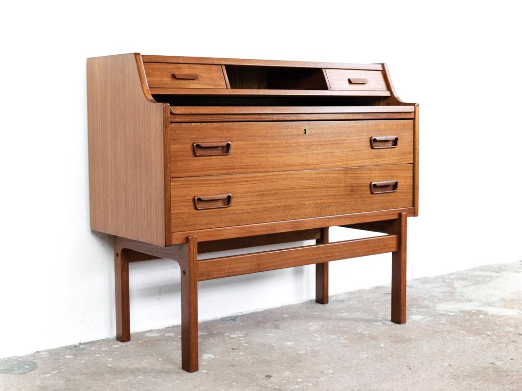 Midcentury Danish Secretary in Teak by Arne Wahl Iversen for Vinde Møbelfabrik (Furnier)