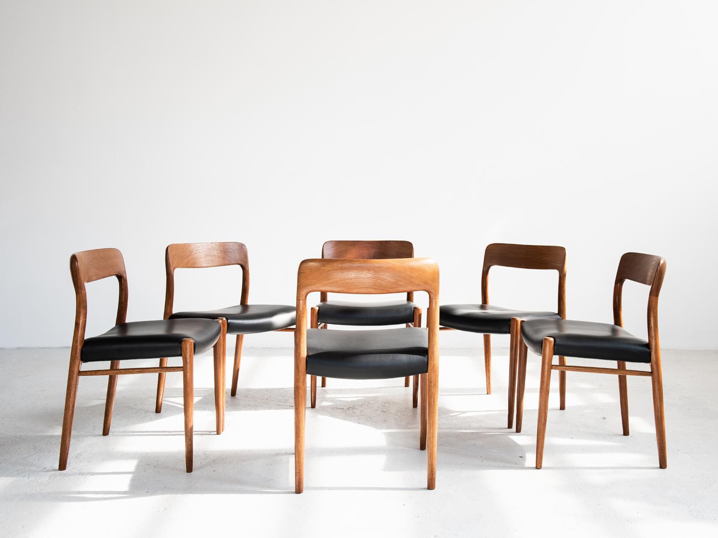 Mid-Century Modern Midcentury Danish Set of 6 Chairs in Teak and Leather by Møller